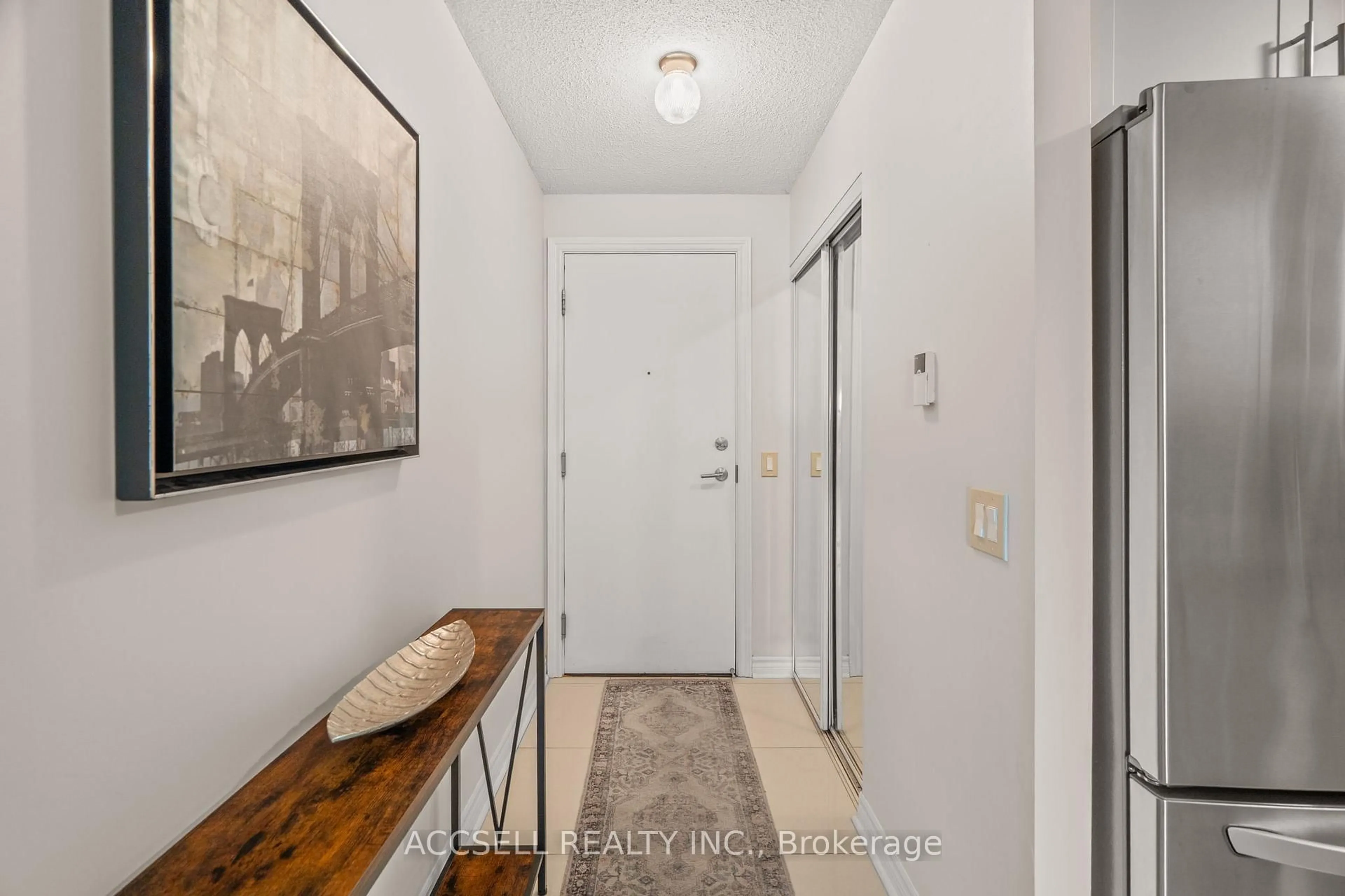 Indoor entryway for 5233 Dundas St #1816, Toronto Ontario M9B 6M1