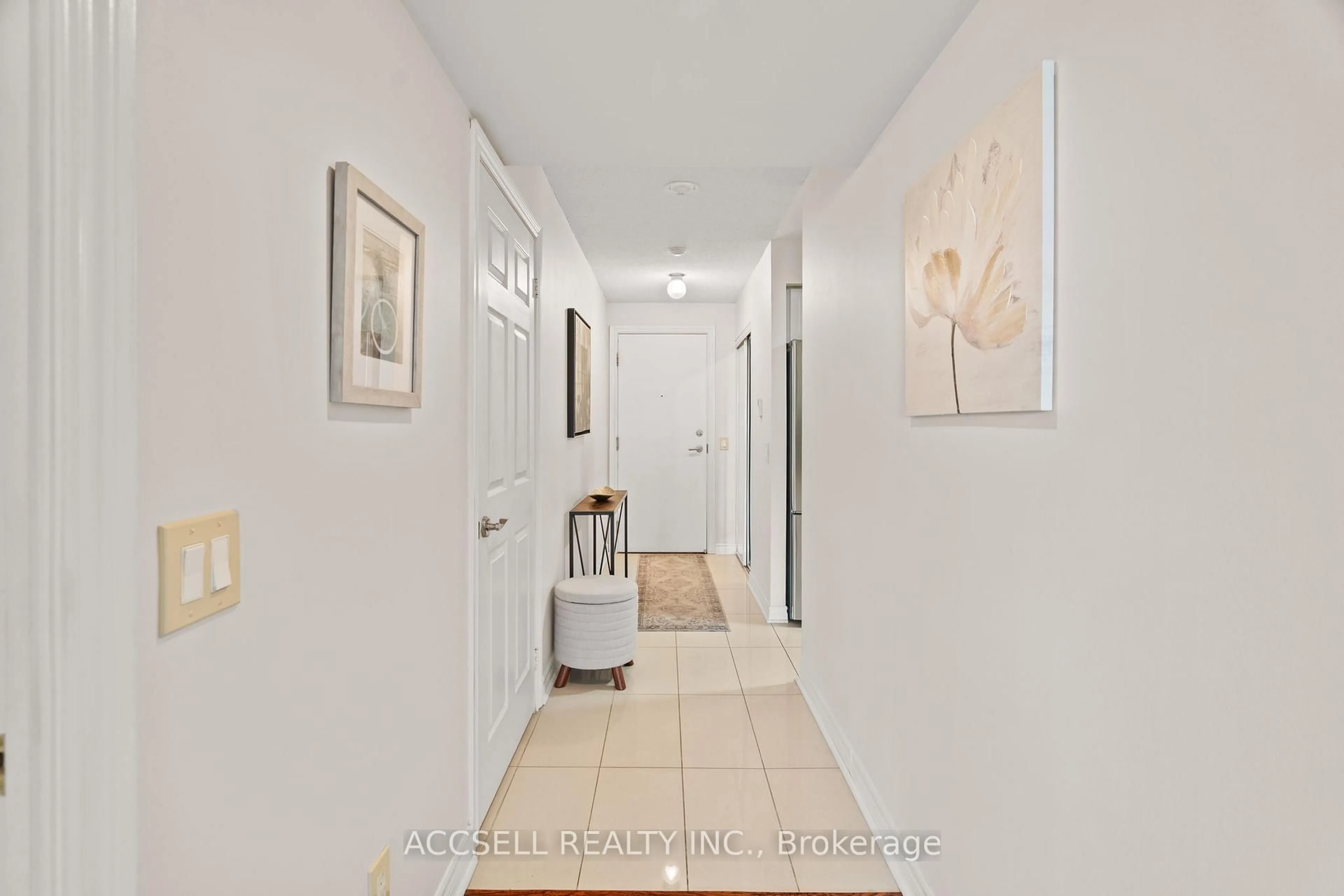Indoor foyer for 5233 Dundas St #1816, Toronto Ontario M9B 6M1