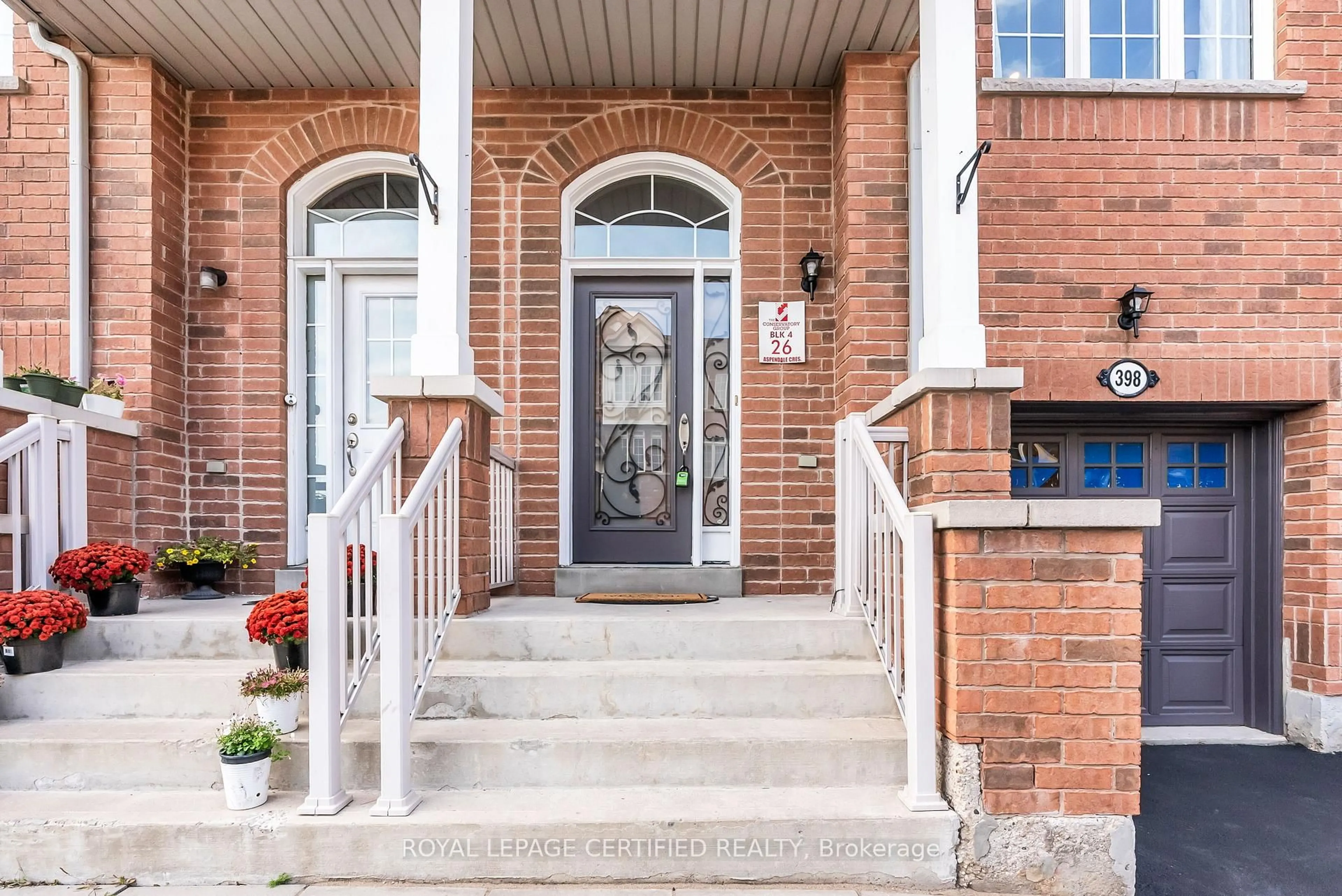 Indoor entryway for 398 Aspendale Cres, Mississauga Ontario L5W 0E7