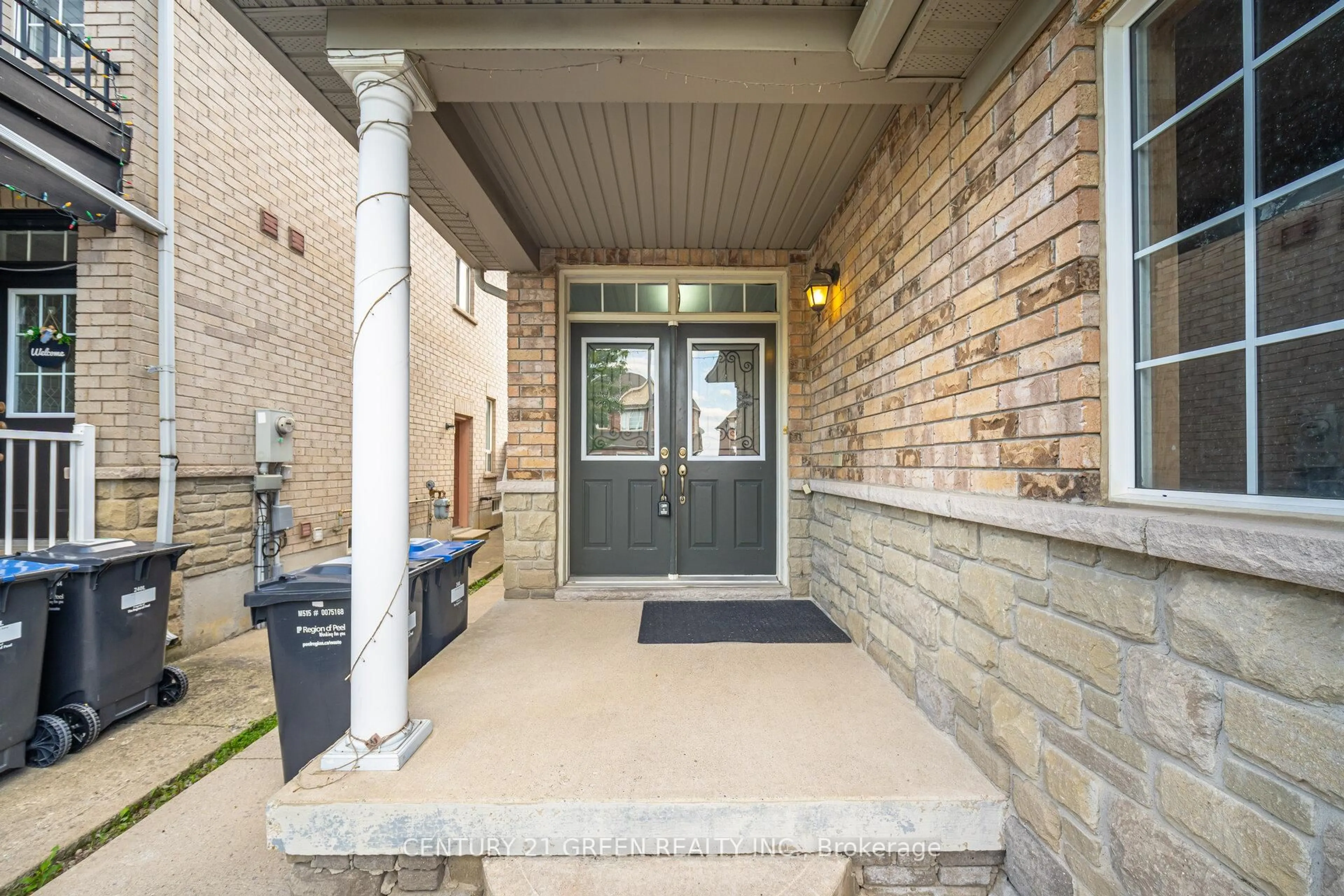 Indoor entryway for 16 Cherryplum Way, Brampton Ontario L6S 6J8