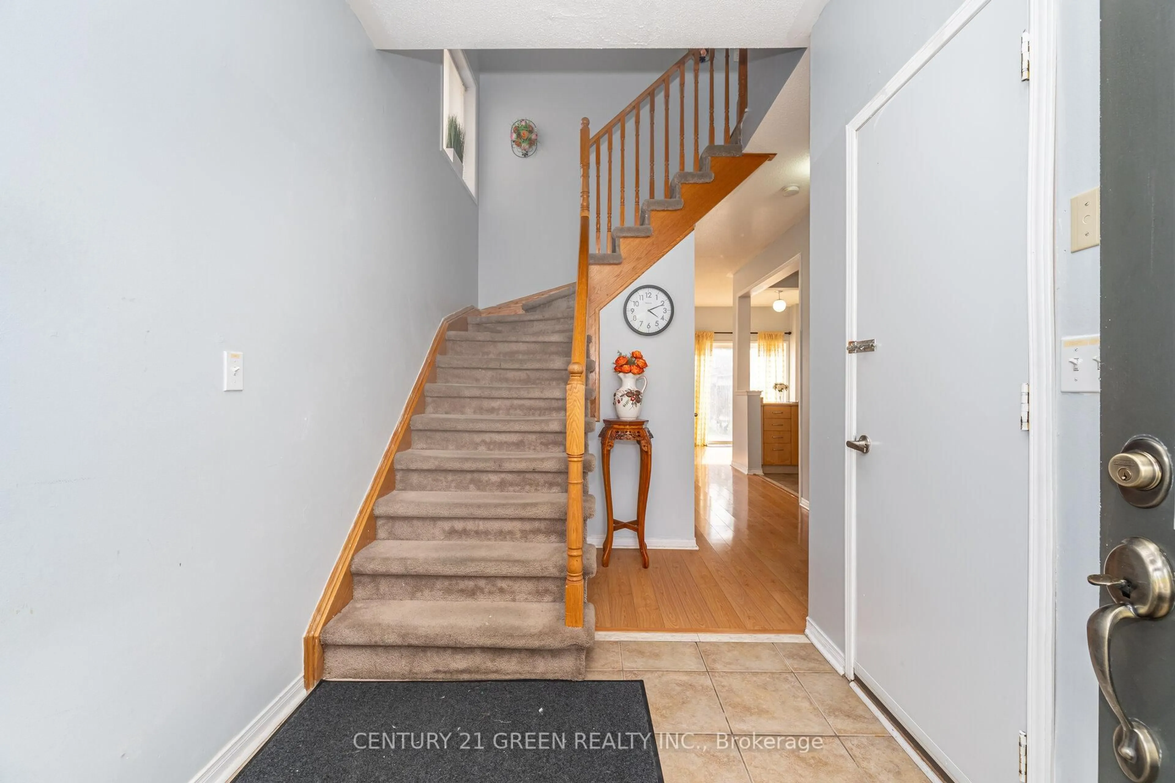 Indoor entryway for 16 Cherryplum Way, Brampton Ontario L6S 6J8