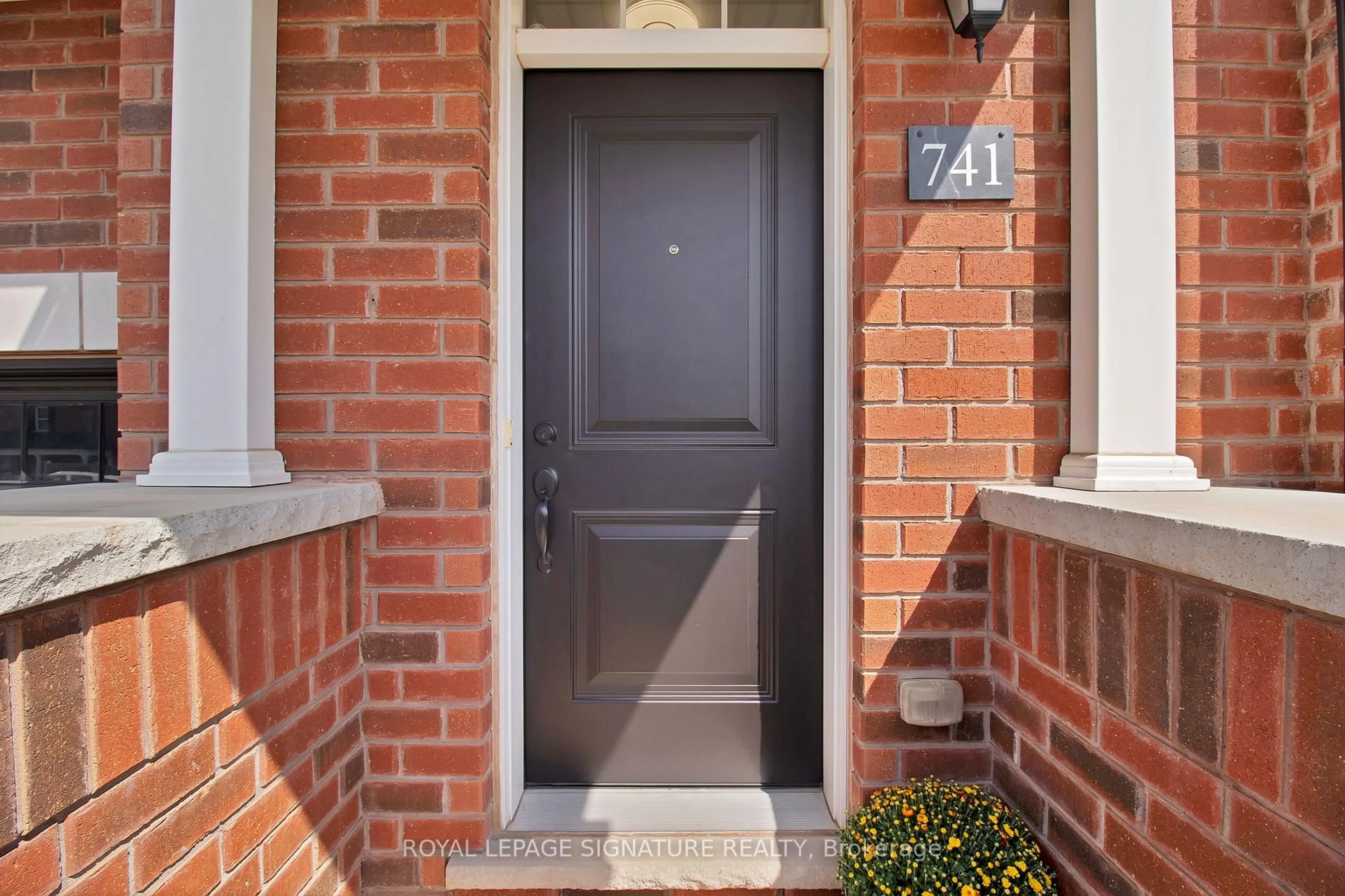 Indoor entryway for 741 Banks Cres, Milton Ontario L9T 9A4