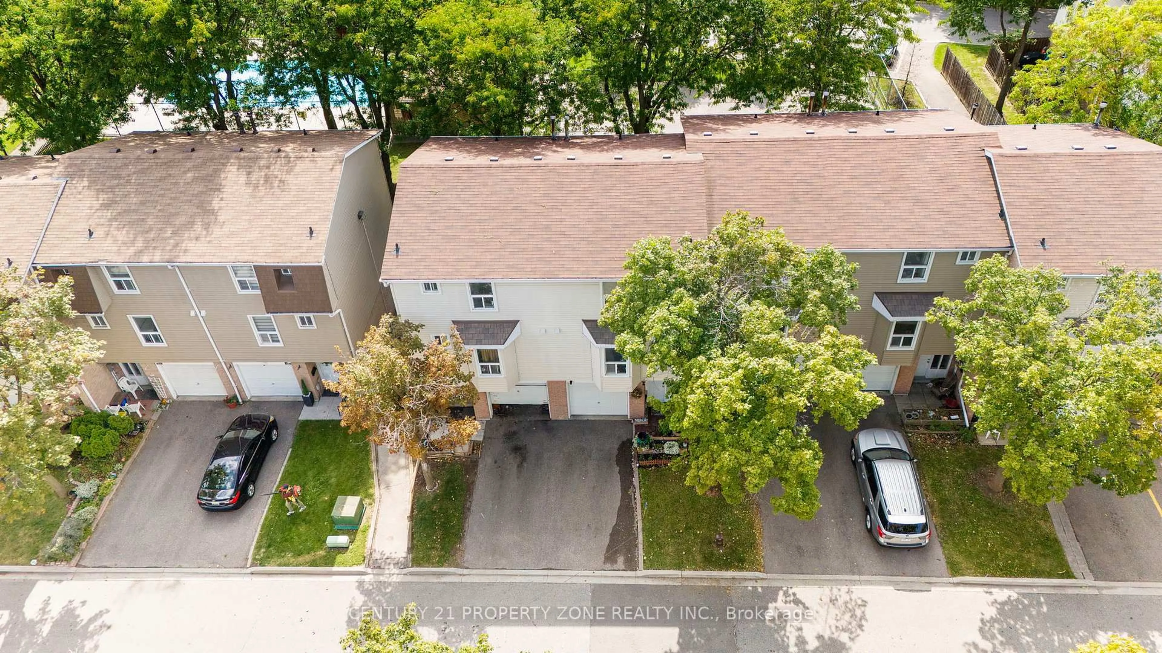 A pic from outside/outdoor area/front of a property/back of a property/a pic from drone, street for 90 Enmount Dr, Brampton Ontario L6T 4C9