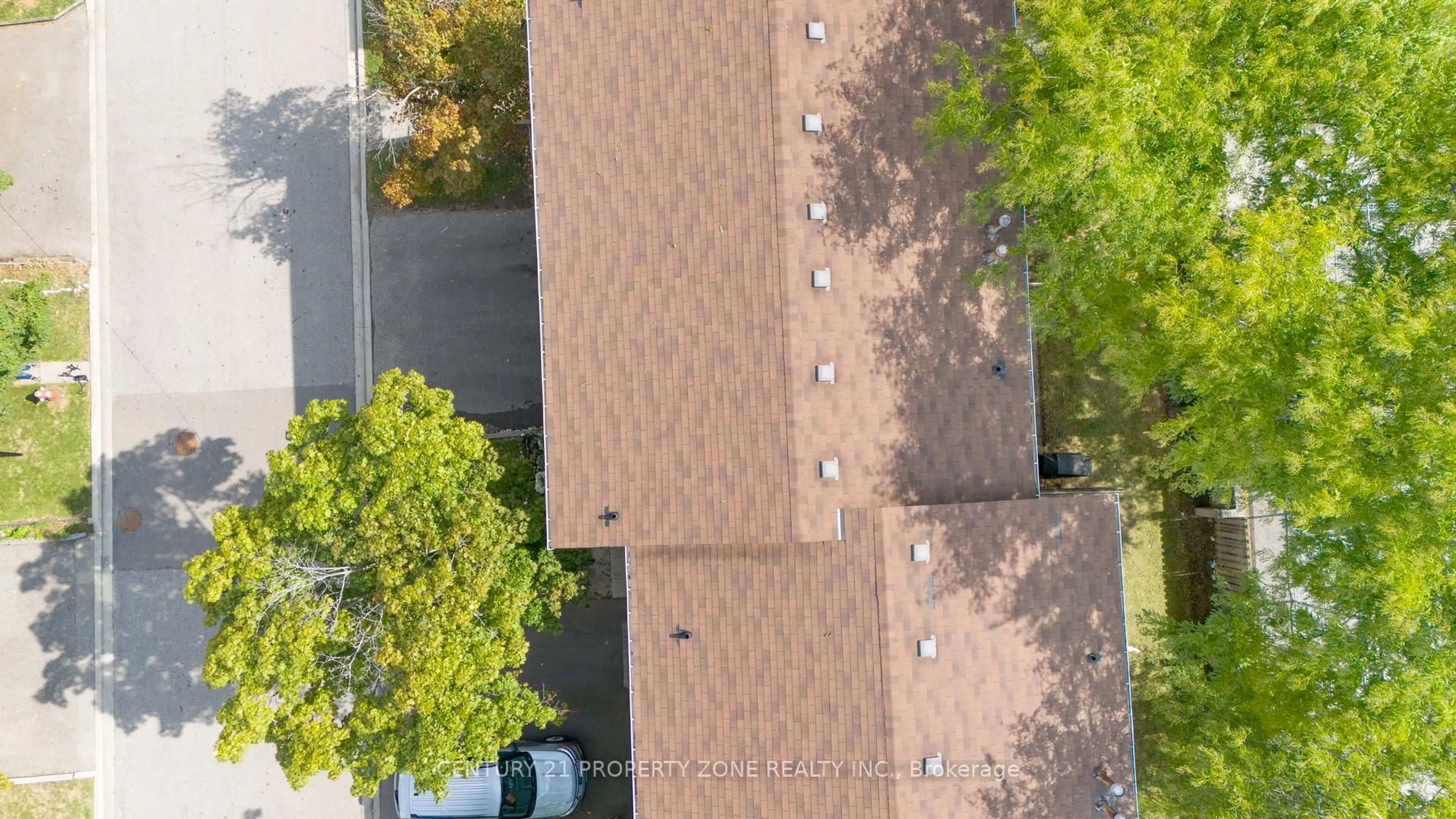 A pic from outside/outdoor area/front of a property/back of a property/a pic from drone, street for 90 Enmount Dr, Brampton Ontario L6T 4C9