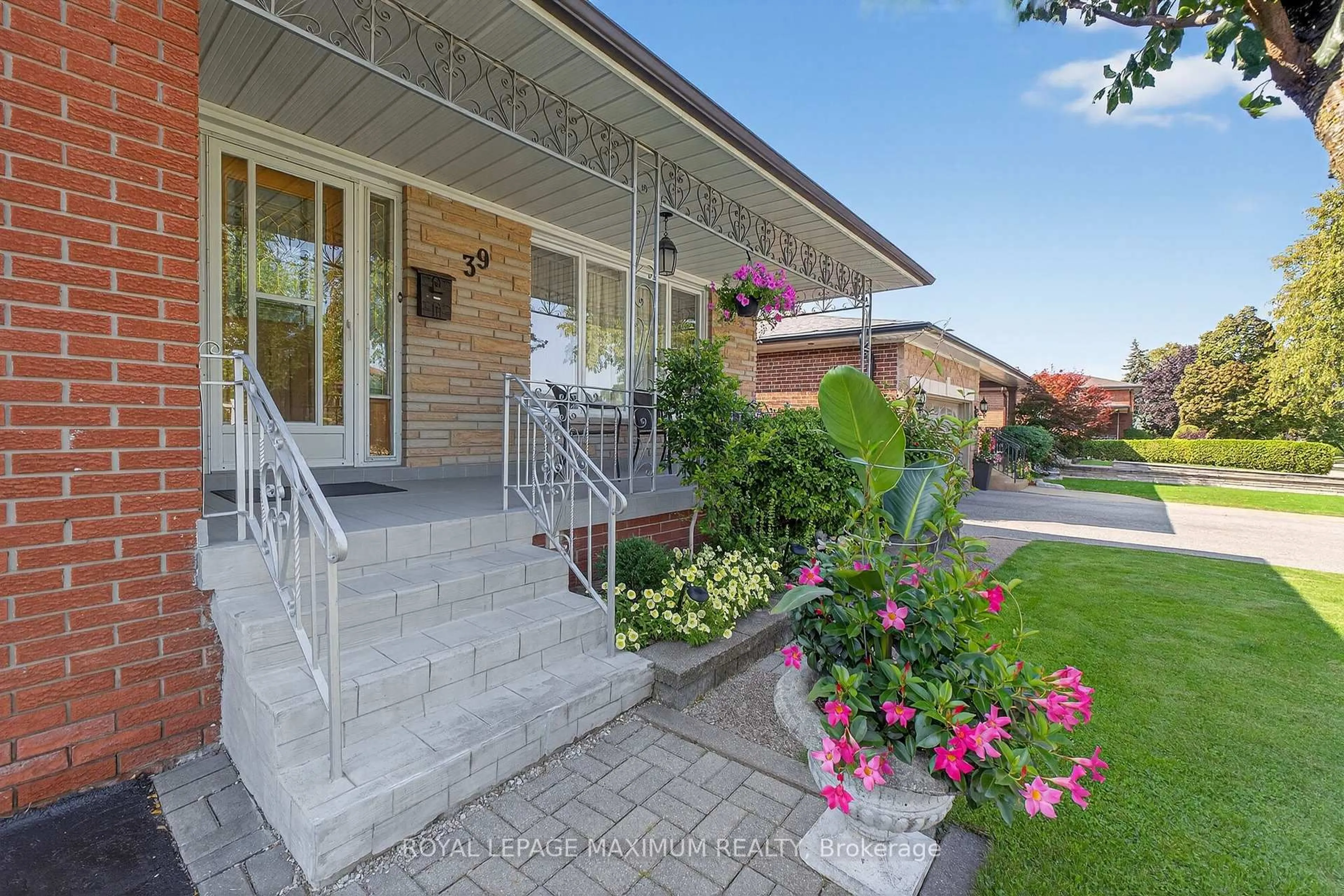 Unknown for 39 Katie Crt, Toronto Ontario M6L 1R7