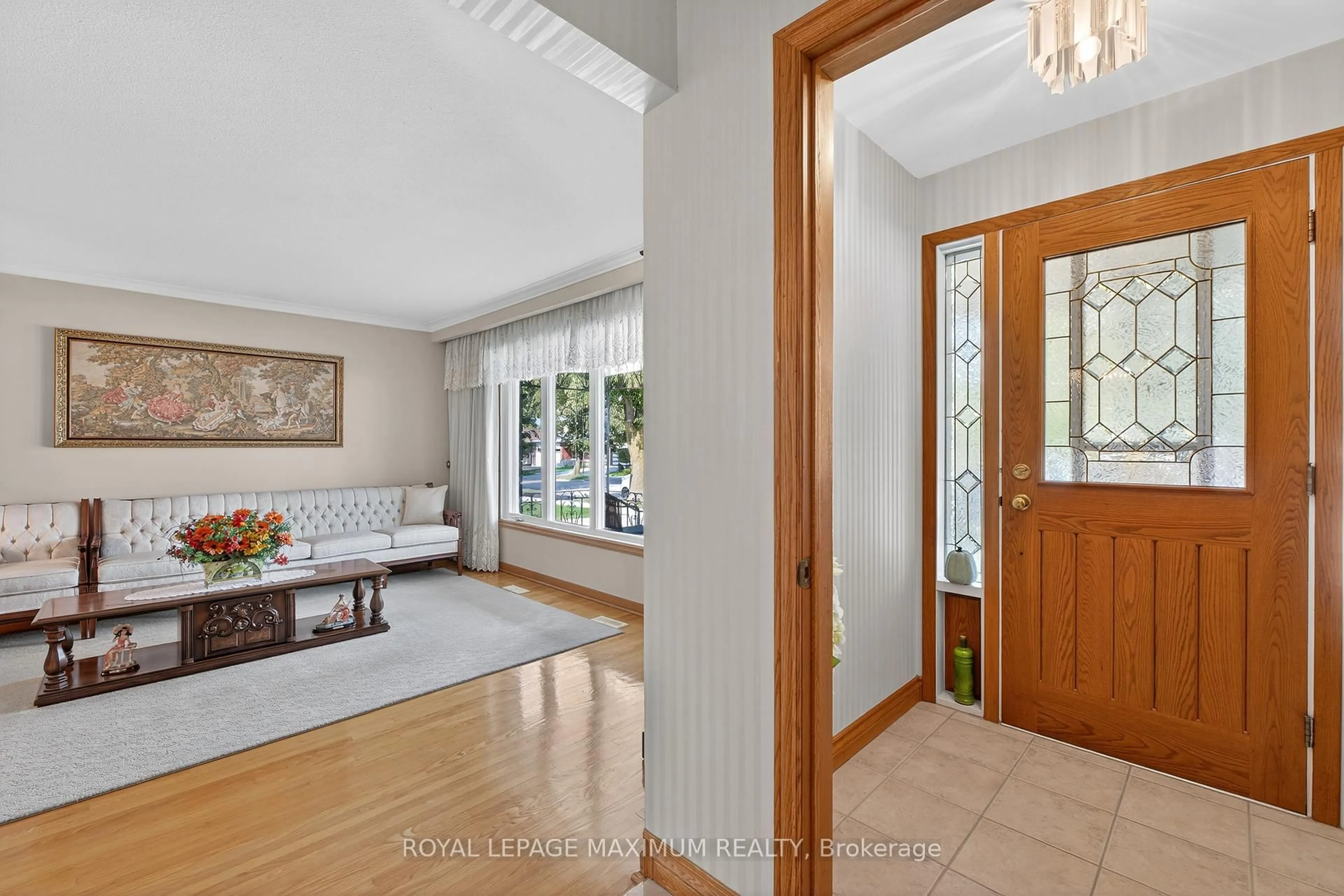 Indoor entryway for 39 Katie Crt, Toronto Ontario M6L 1R7