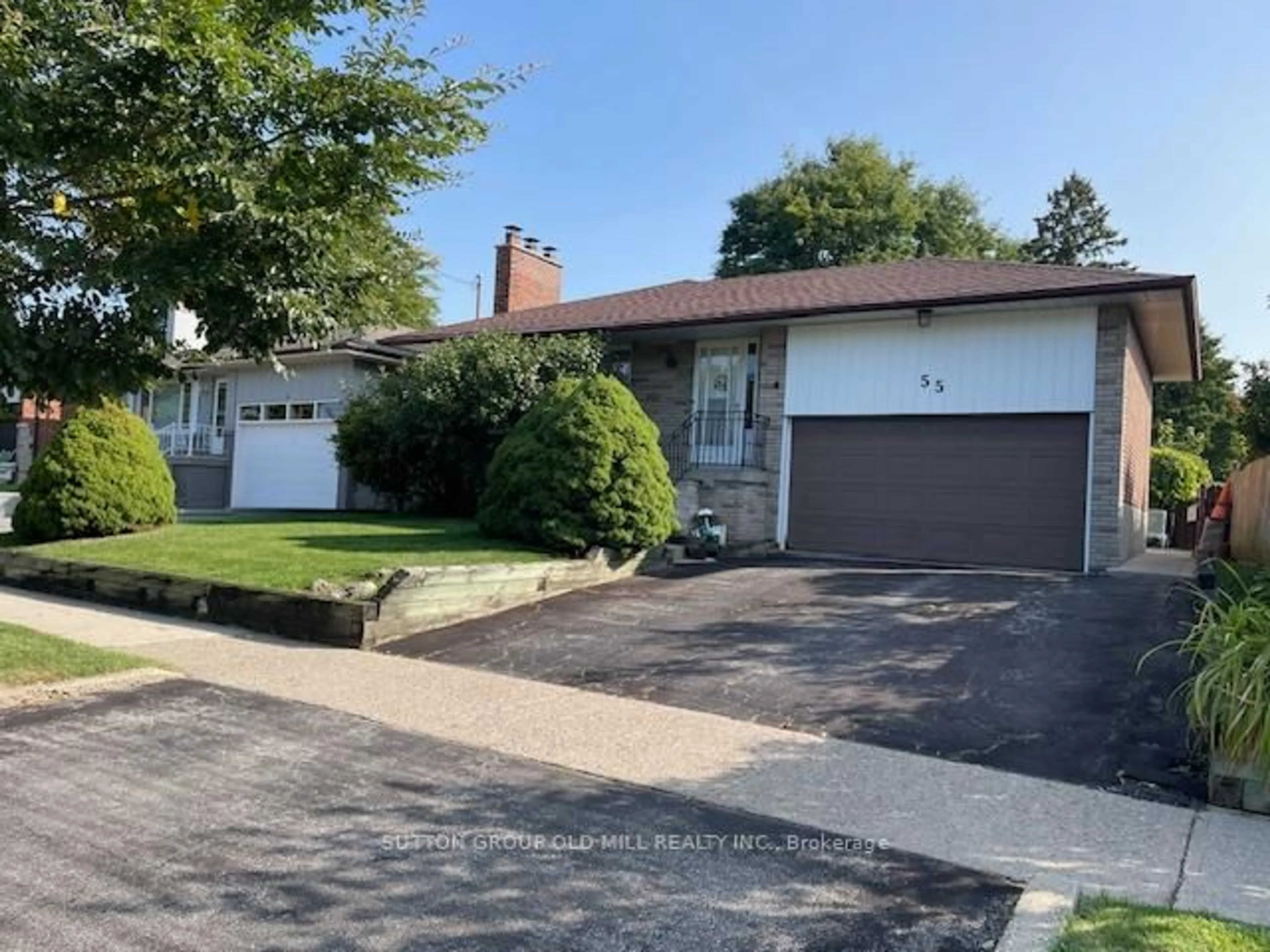 A pic from outside/outdoor area/front of a property/back of a property/a pic from drone, street for 55 Sun Row Dr, Toronto Ontario M9P 3H5