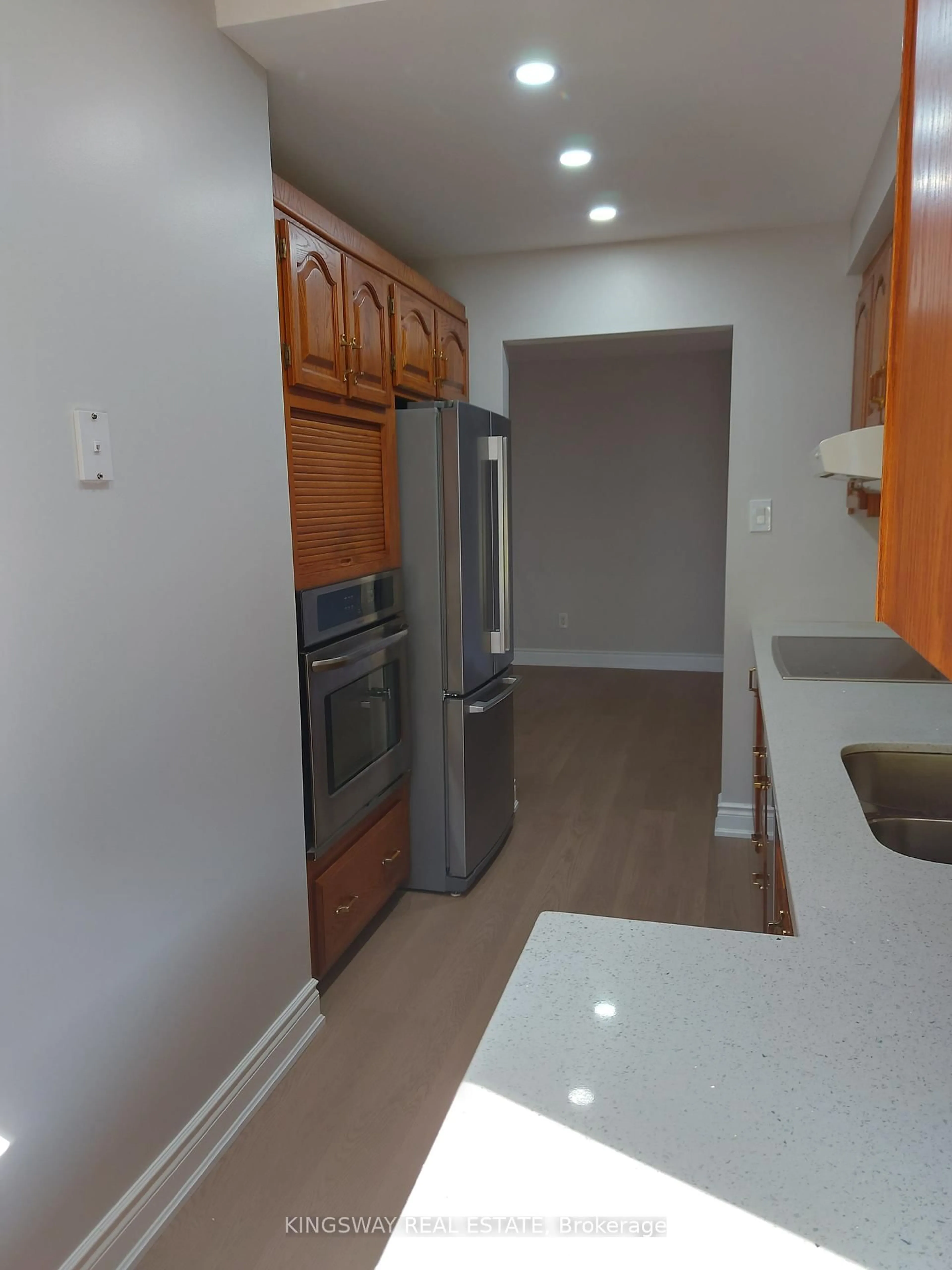 Unknown for 20 Mineola Rd #101, Mississauga Ontario L5G 4N9