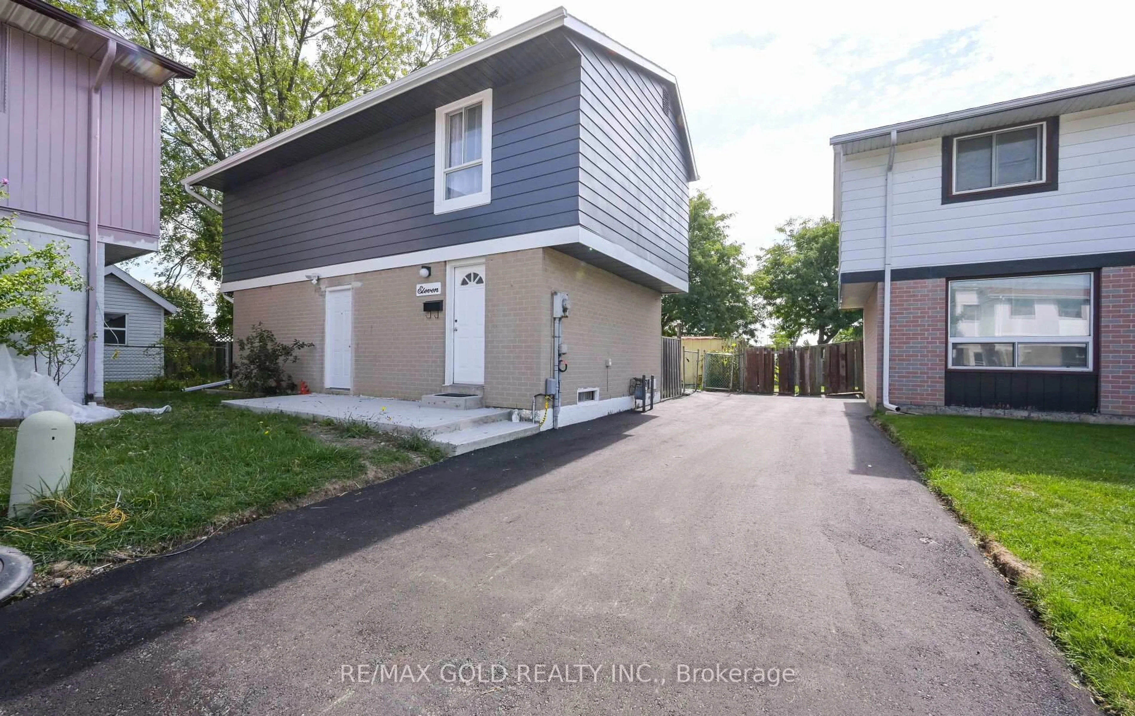 Unknown for 11 Huronia Crt, Brampton Ontario L6S 2C7