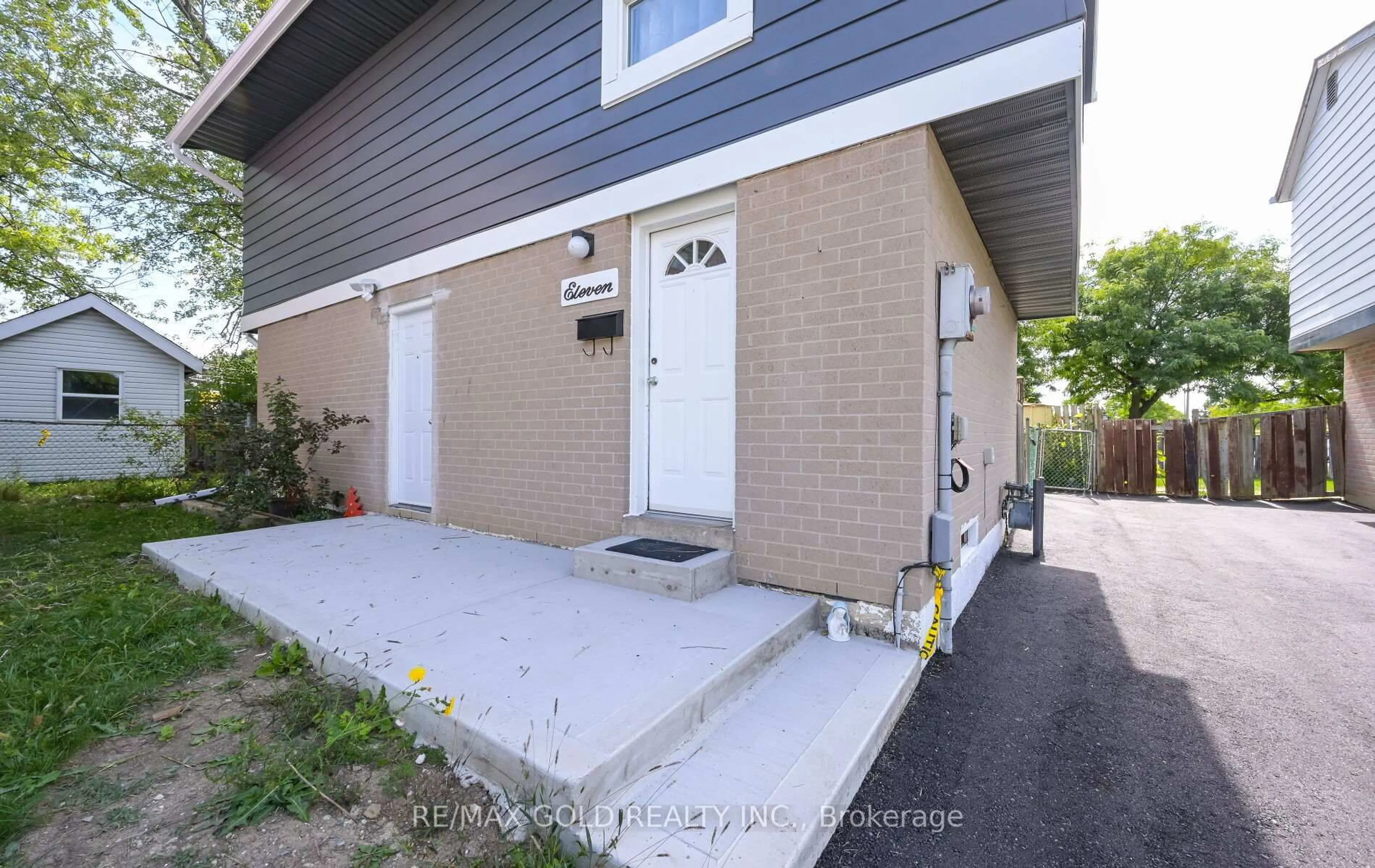 Unknown for 11 Huronia Crt, Brampton Ontario L6S 2C7