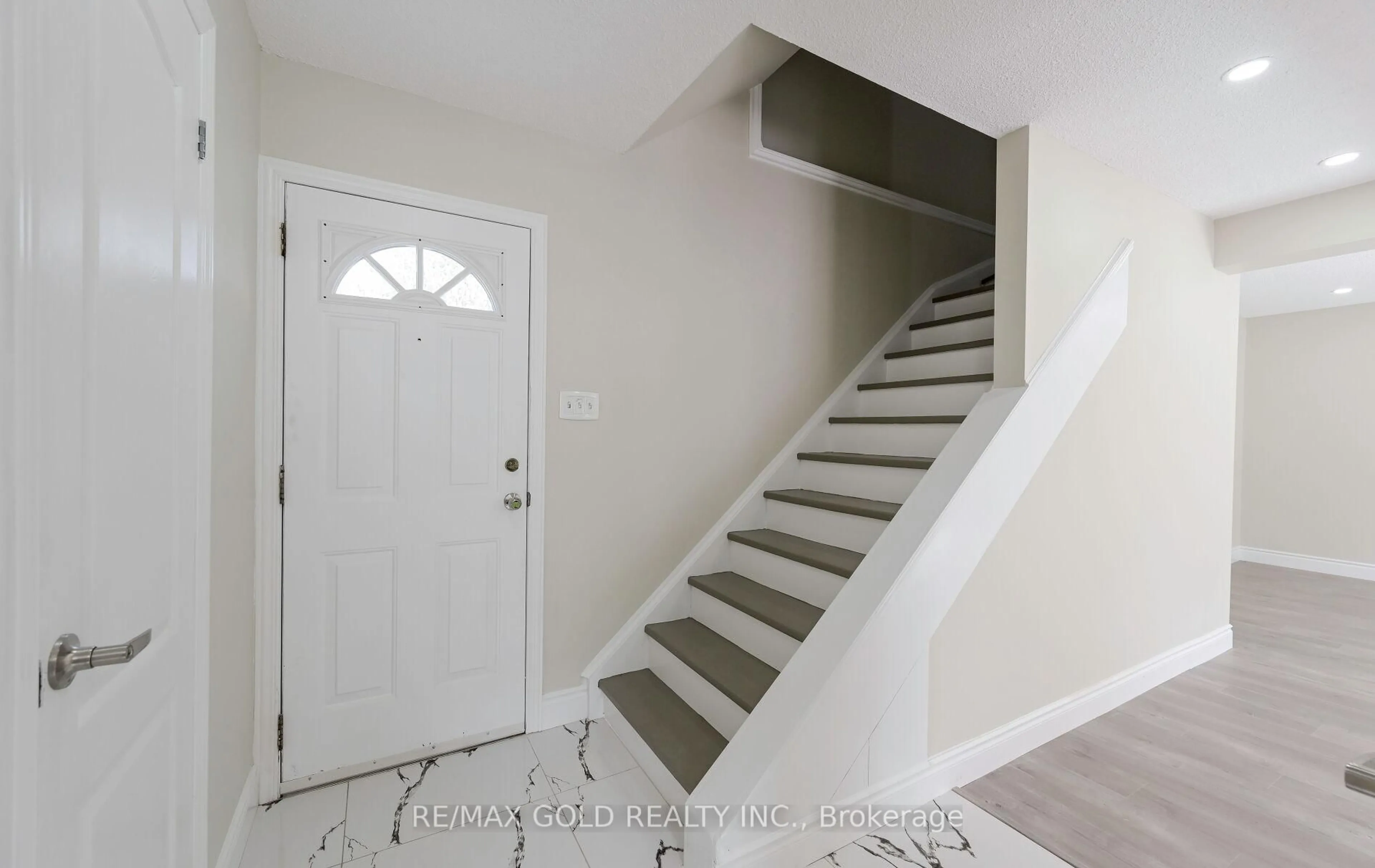Stairs for 11 Huronia Crt, Brampton Ontario L6S 2C7