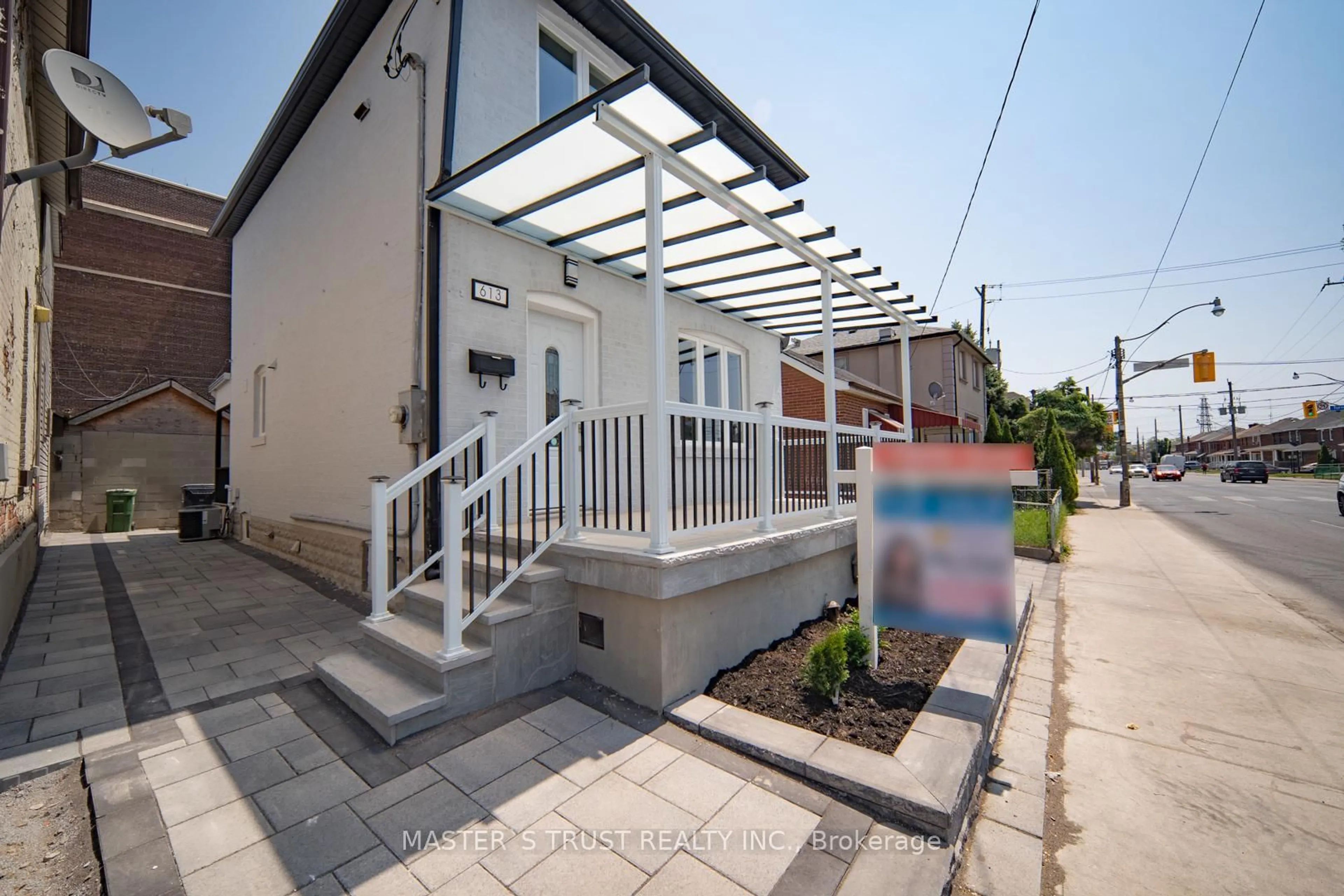 Patio, street for 613 Old Weston Rd, Toronto Ontario M6N 3B4