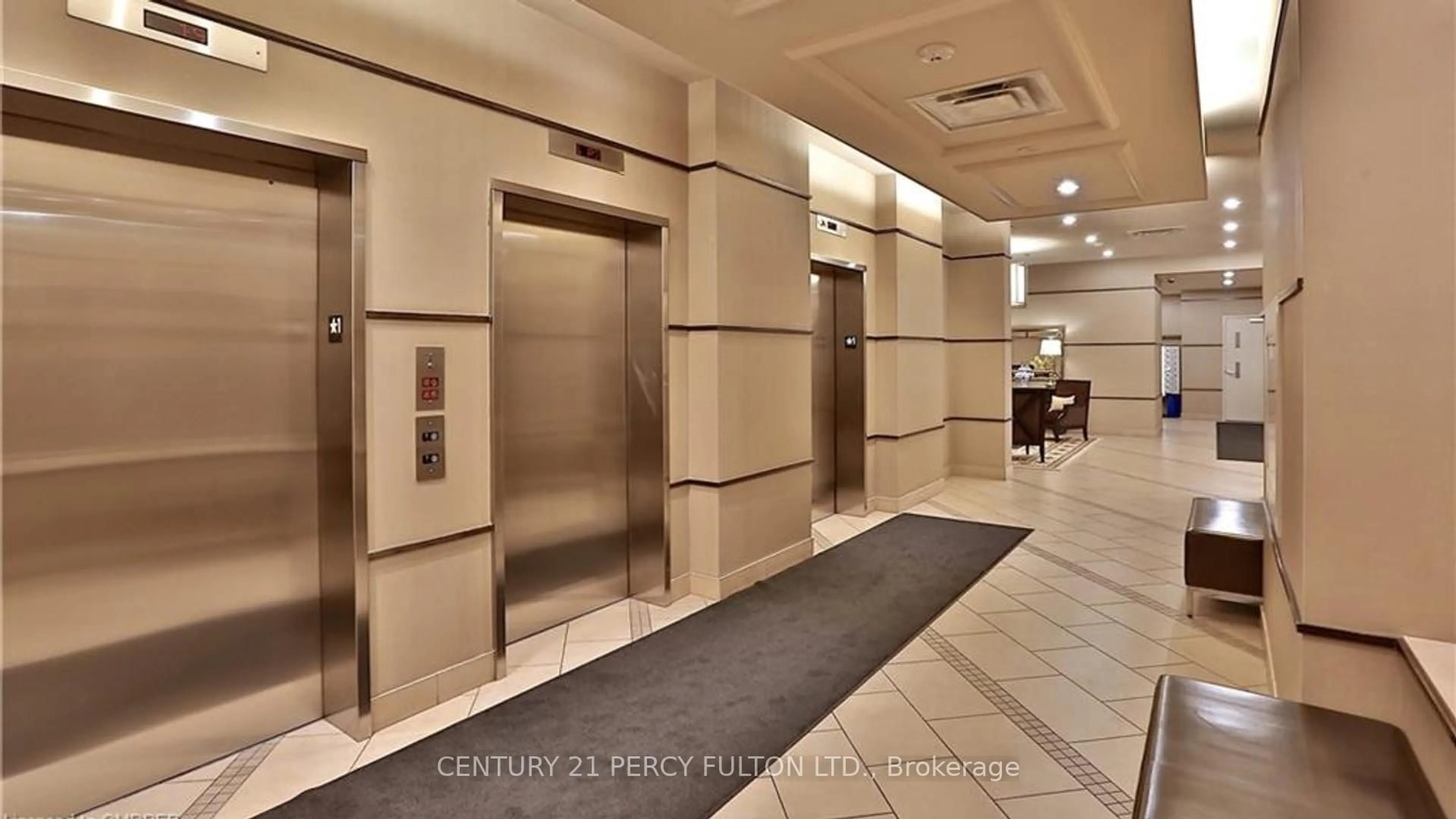 Indoor foyer for 9 George St #1612, Brampton Ontario L6X 0T6