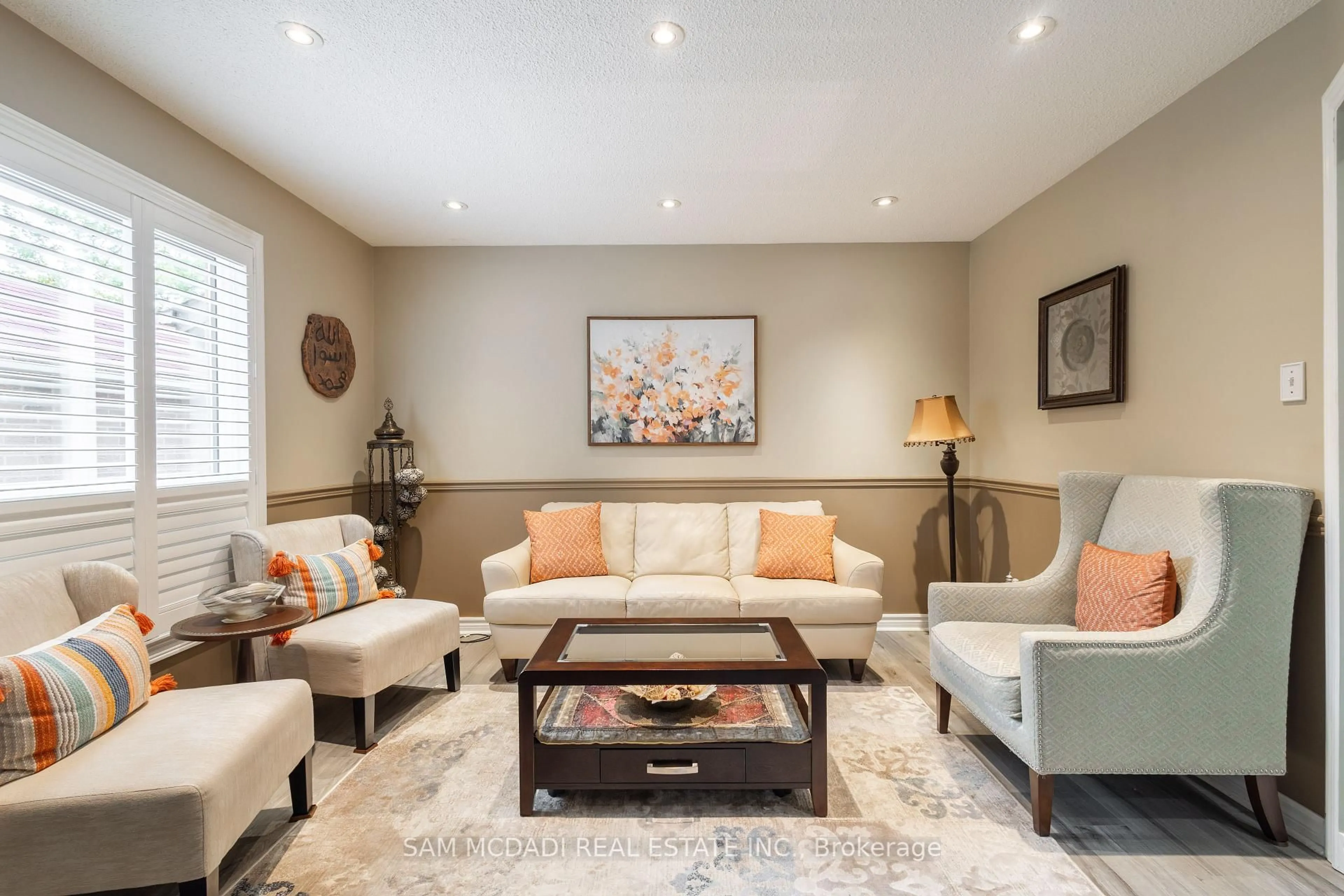 Living room with furniture, unknown for 3183 Valcourt Cres, Mississauga Ontario L5L 5K2
