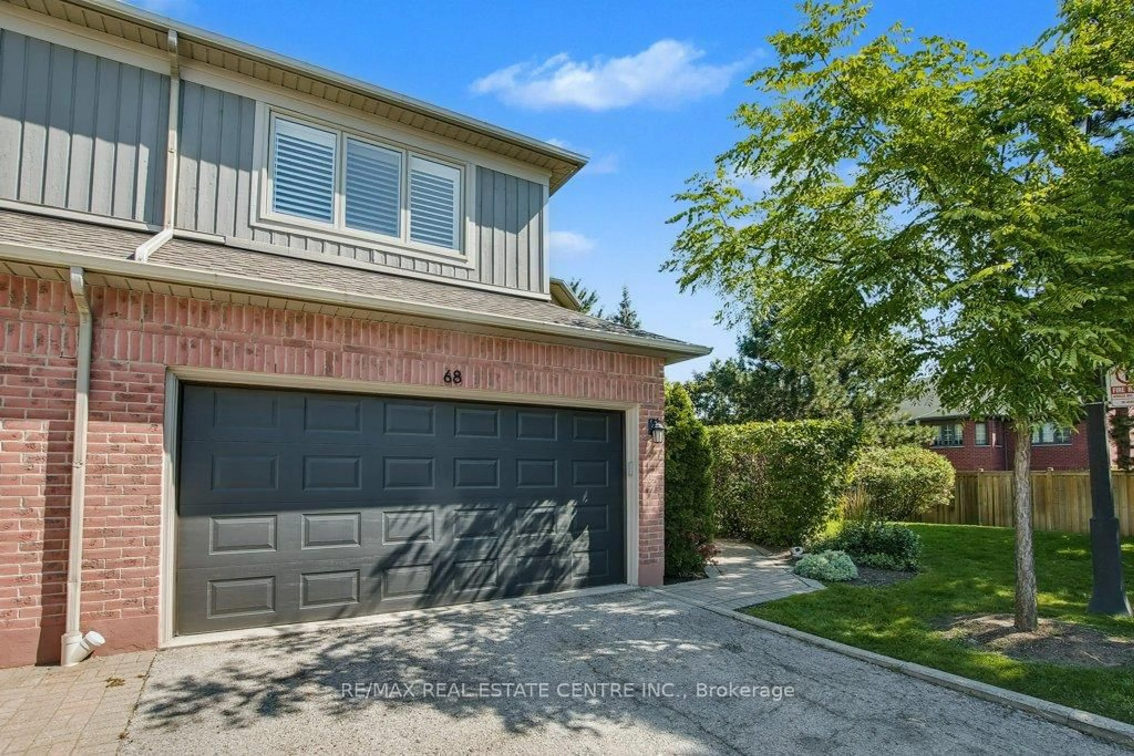 Home with brick exterior material, street for 5480 Glen Erin Dr #68, Mississauga Ontario L5M 5R3