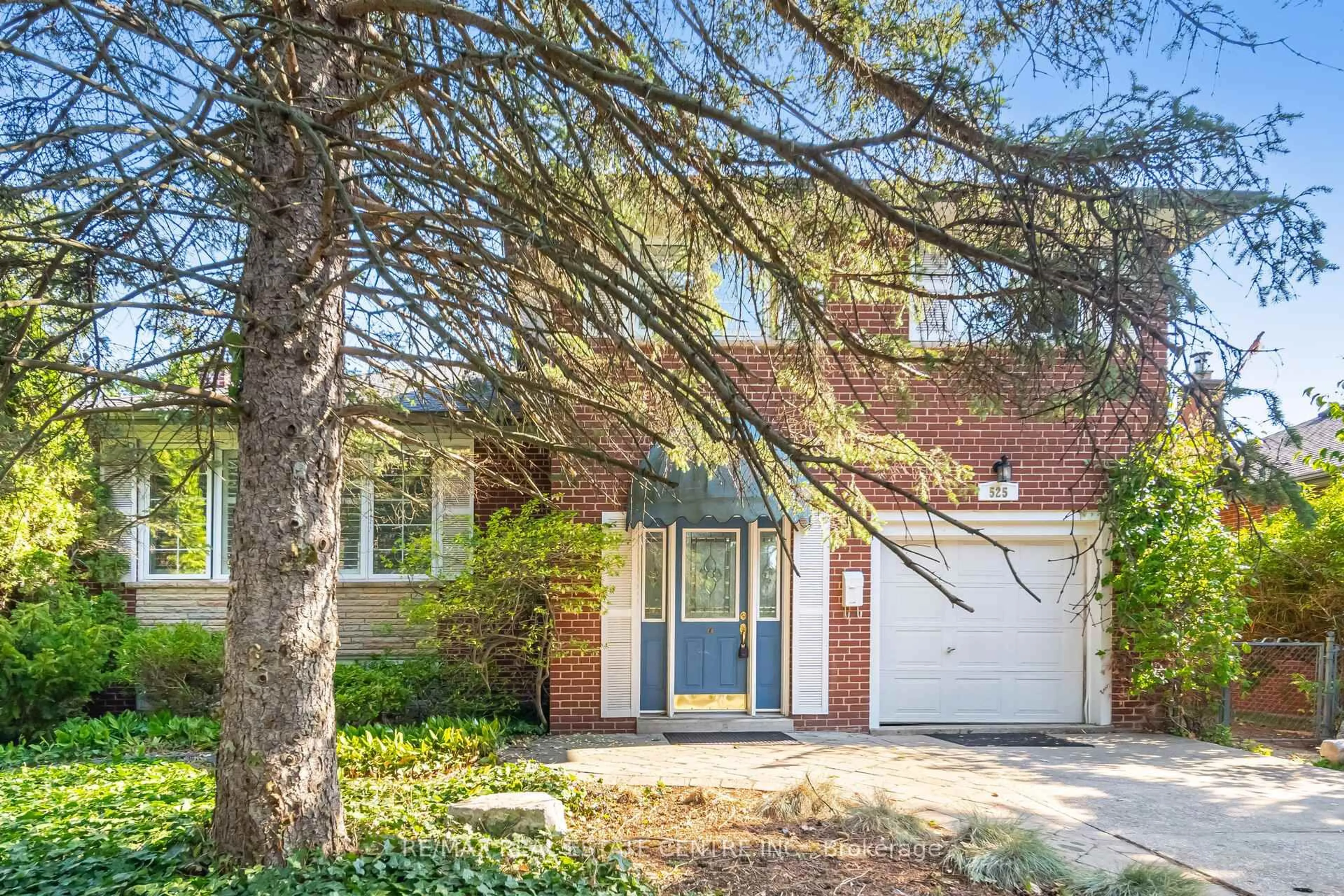 Home with brick exterior material, street for 525 SWANN Dr, Oakville Ontario L6L 3W9