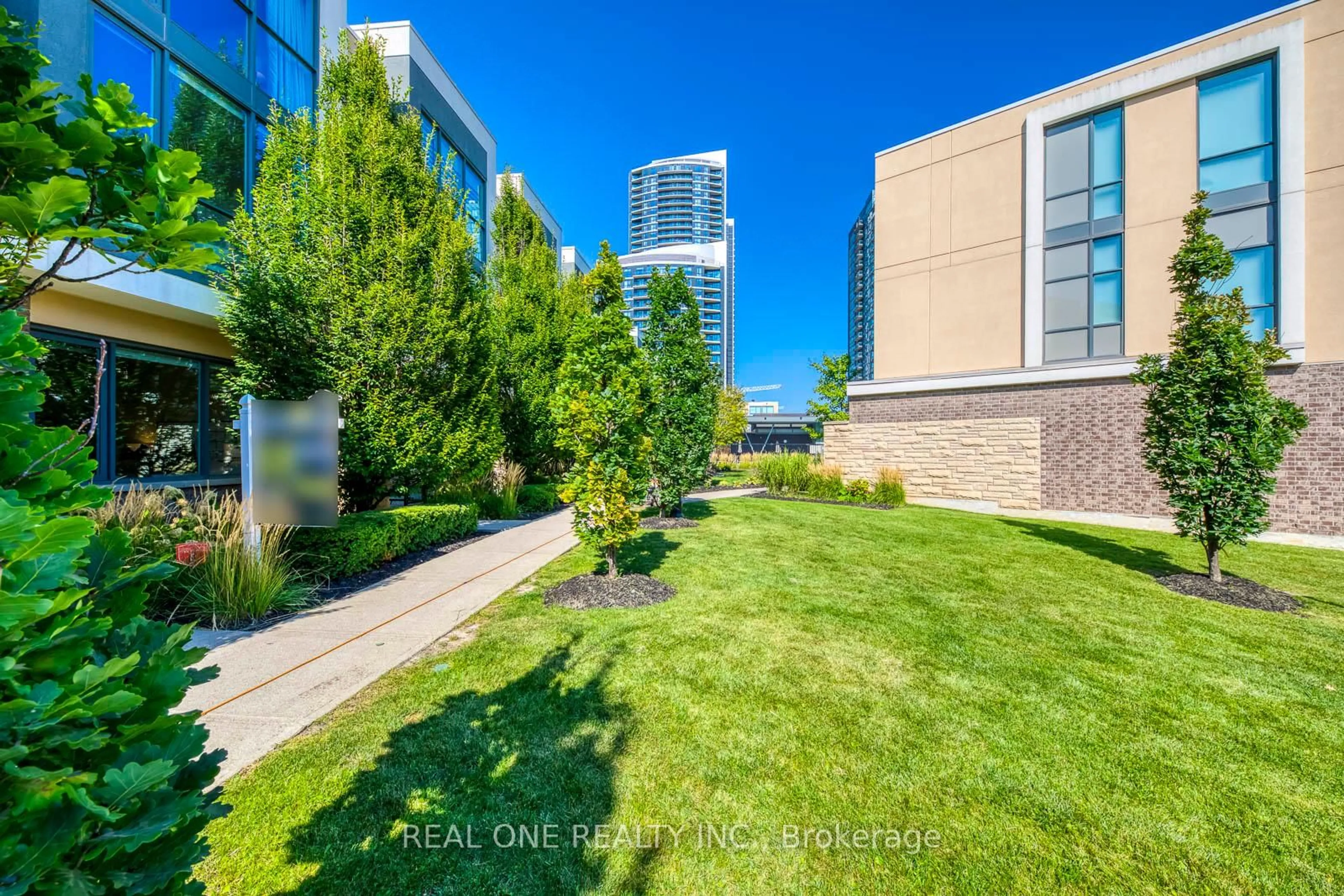 A pic from outside/outdoor area/front of a property/back of a property/a pic from drone, unknown for 100 Little Creek Rd #5, Mississauga Ontario L5R 0E9