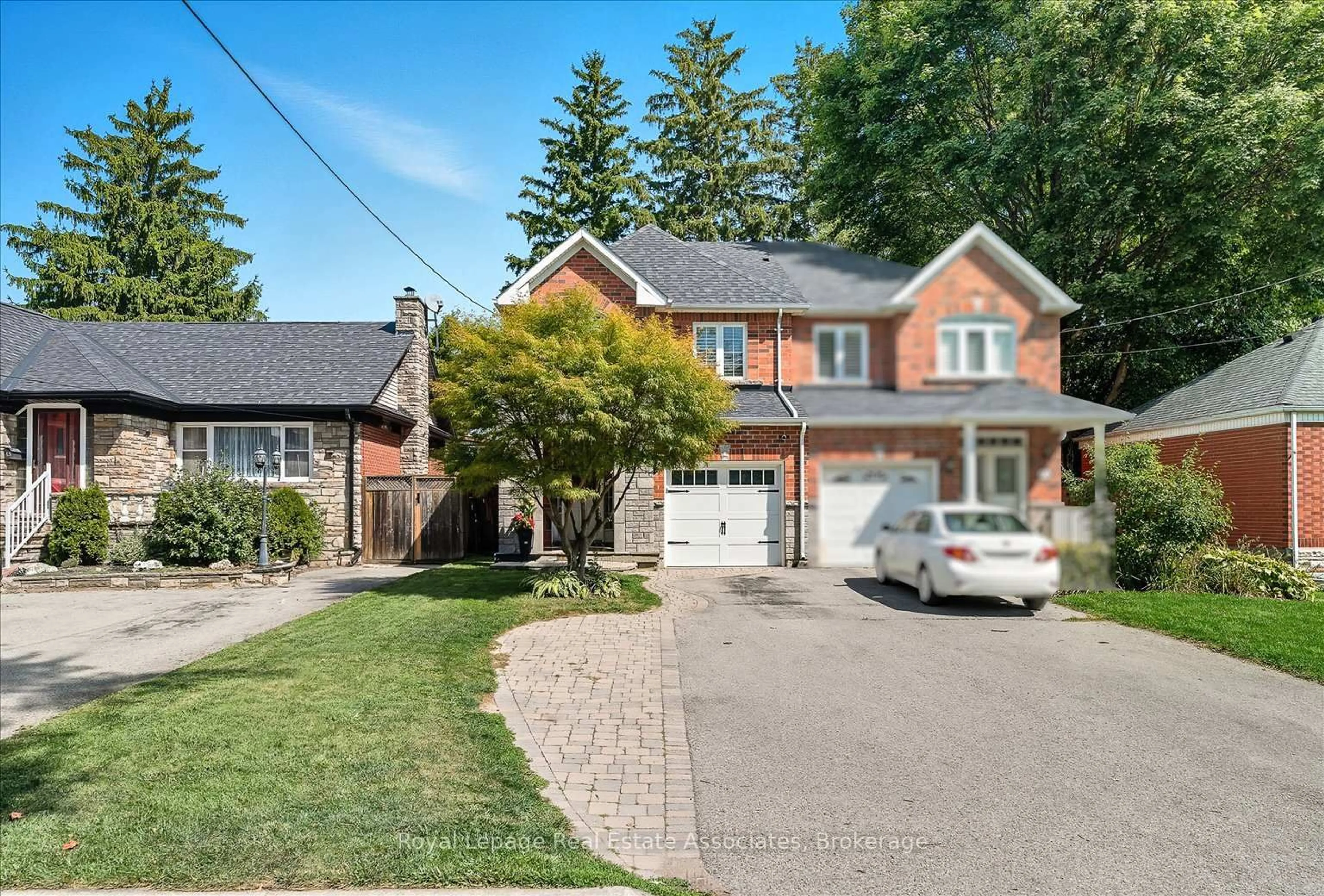 Home with brick exterior material, street for 47A Oakwood Ave, Mississauga Ontario L5G 3L9