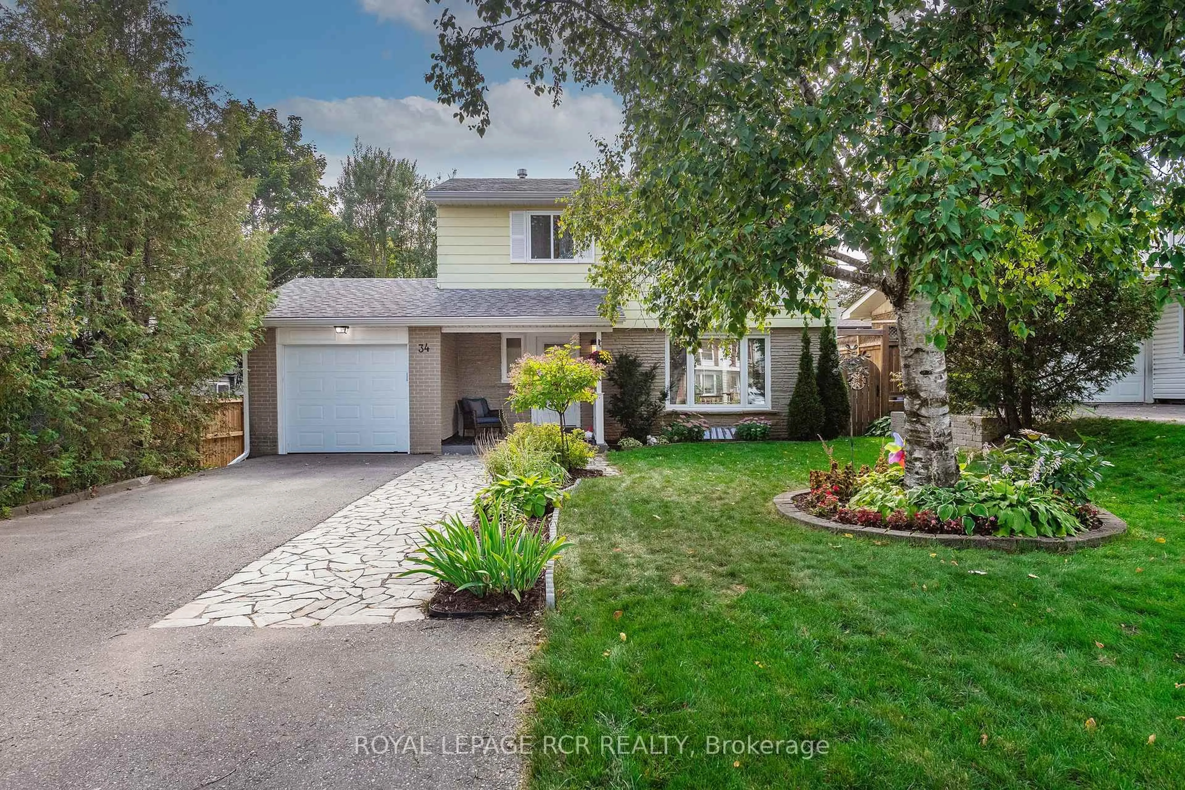 A pic from outside/outdoor area/front of a property/back of a property/a pic from drone, street for 34 Shirley St, Orangeville Ontario L9W 2T4