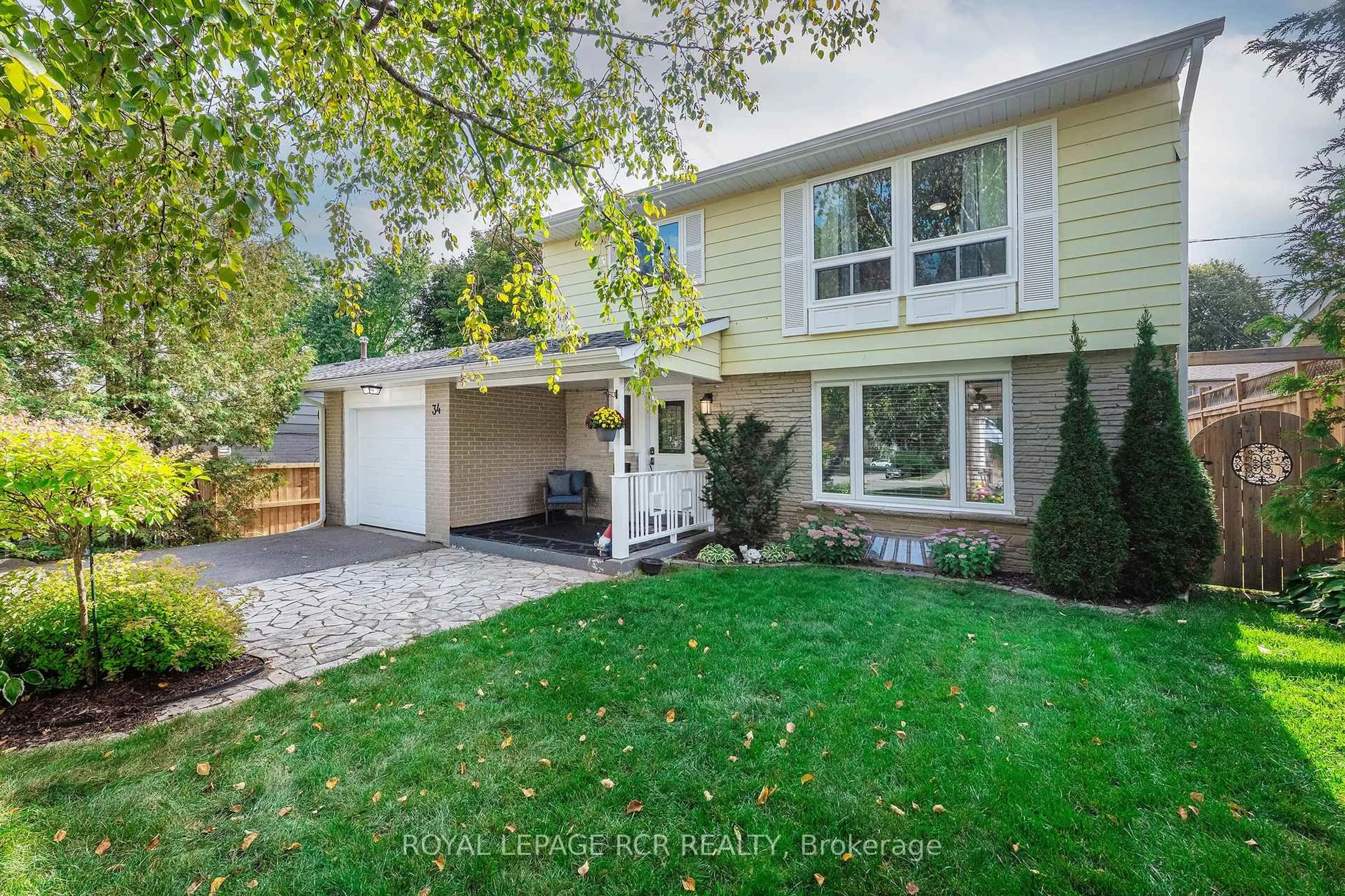 Home with vinyl exterior material, street for 34 Shirley St, Orangeville Ontario L9W 2T4