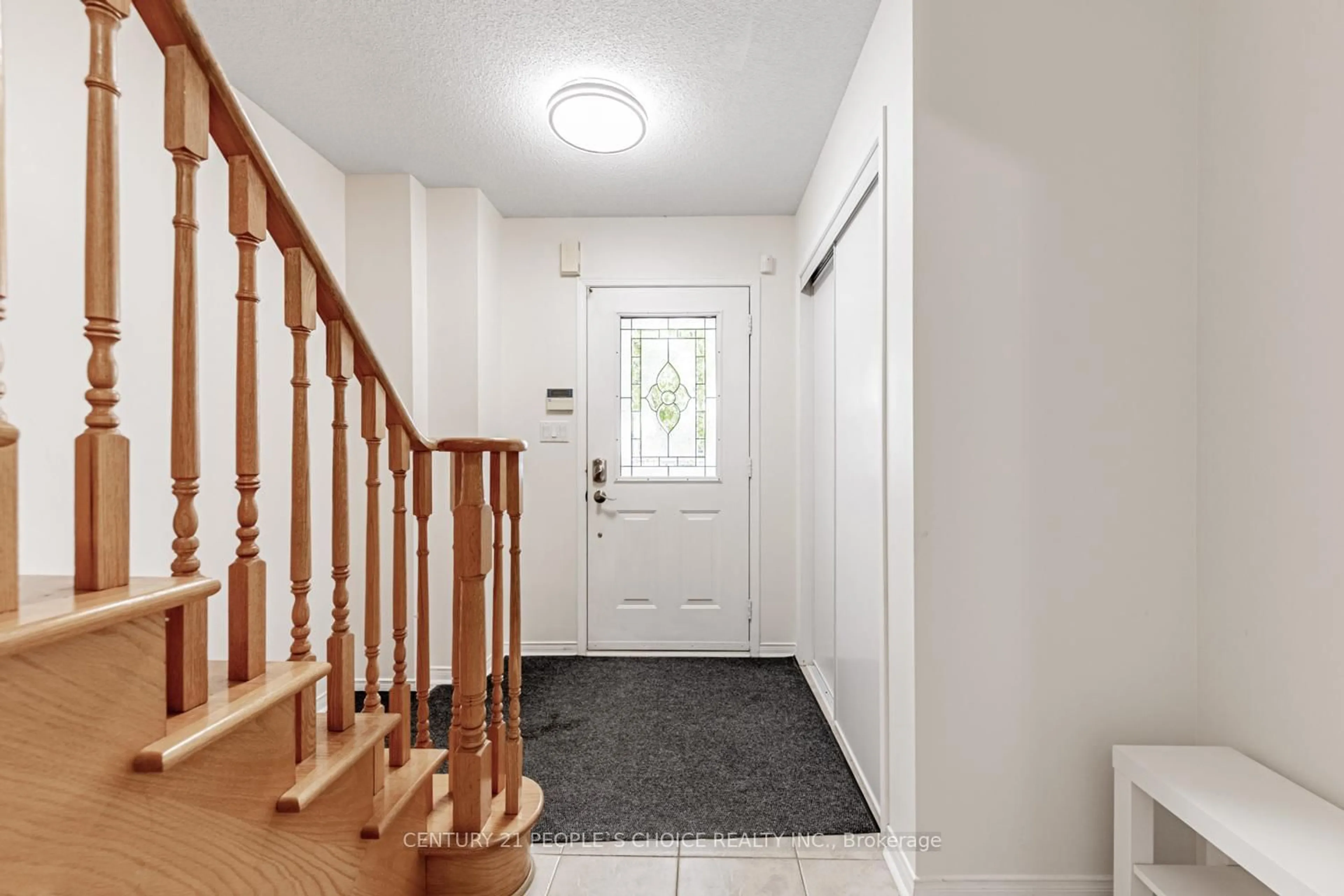 Indoor entryway for 27 West Dean Park Dr #5, Toronto Ontario M9B 2R5