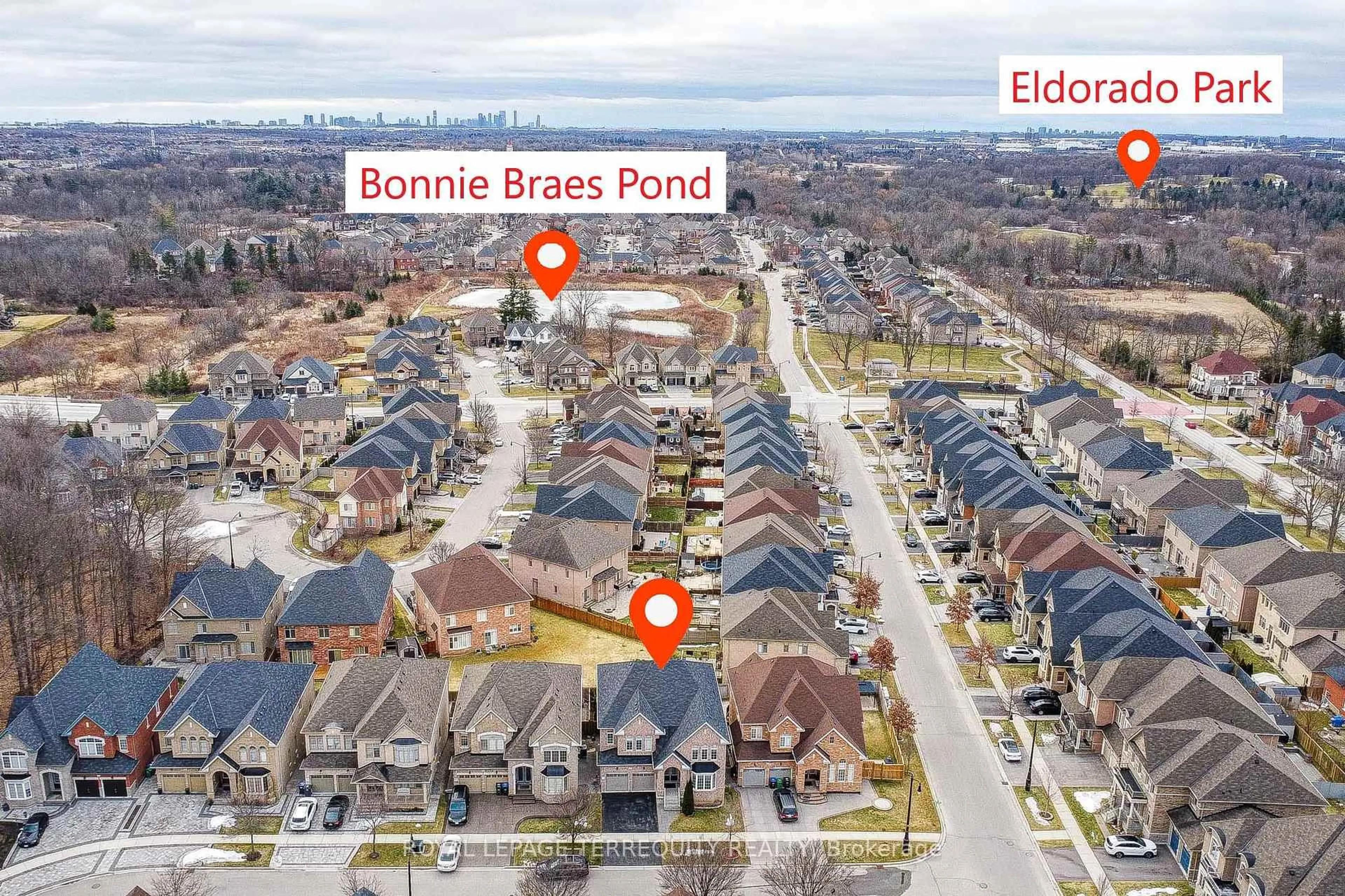 A pic from outside/outdoor area/front of a property/back of a property/a pic from drone, city buildings view from balcony for 32 Mistyglen Cres, Brampton Ontario L6Y 0X2
