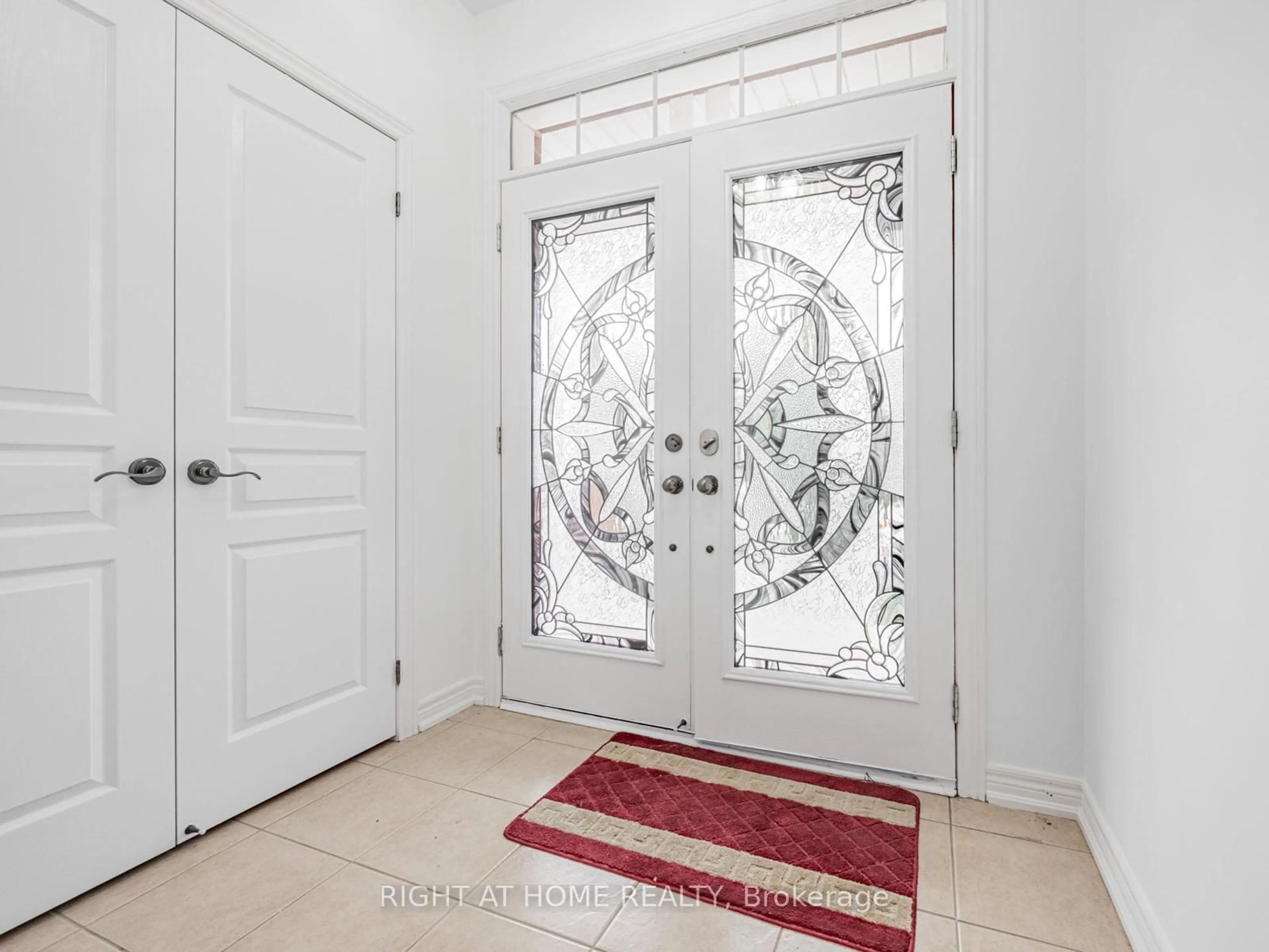 Indoor entryway for 9 Lisson Cres, Brampton Ontario L6X 5H8