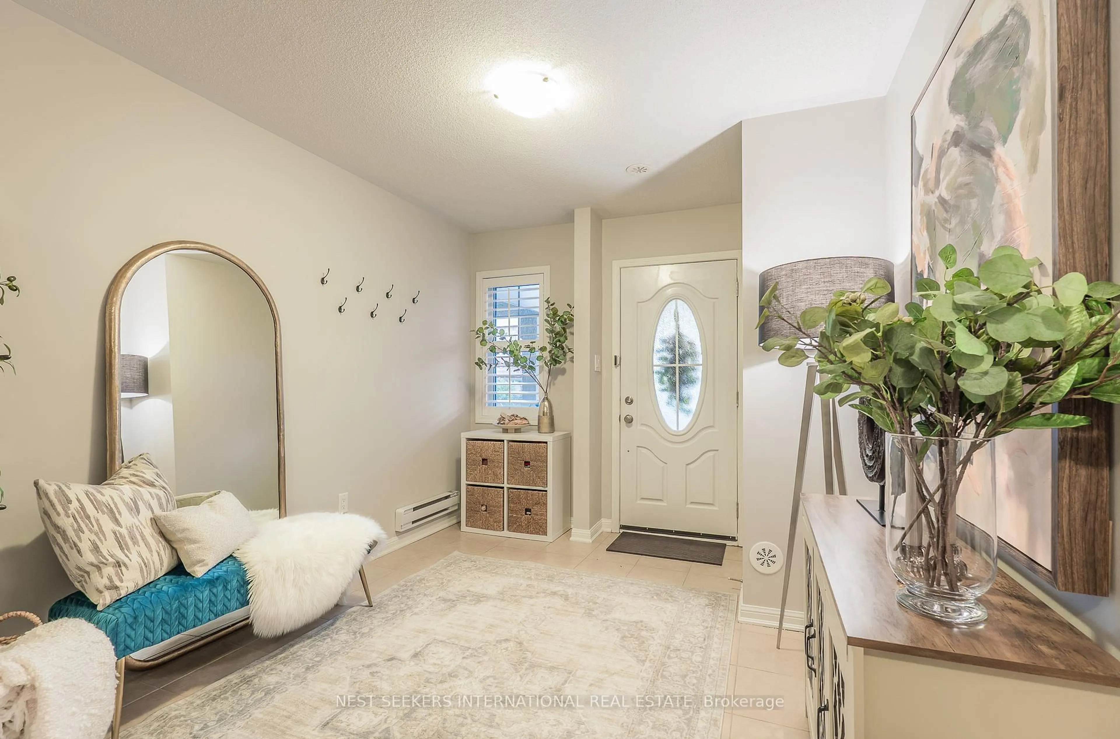Indoor entryway for 7 Suitor Crt, Milton Ontario L9T 8S3