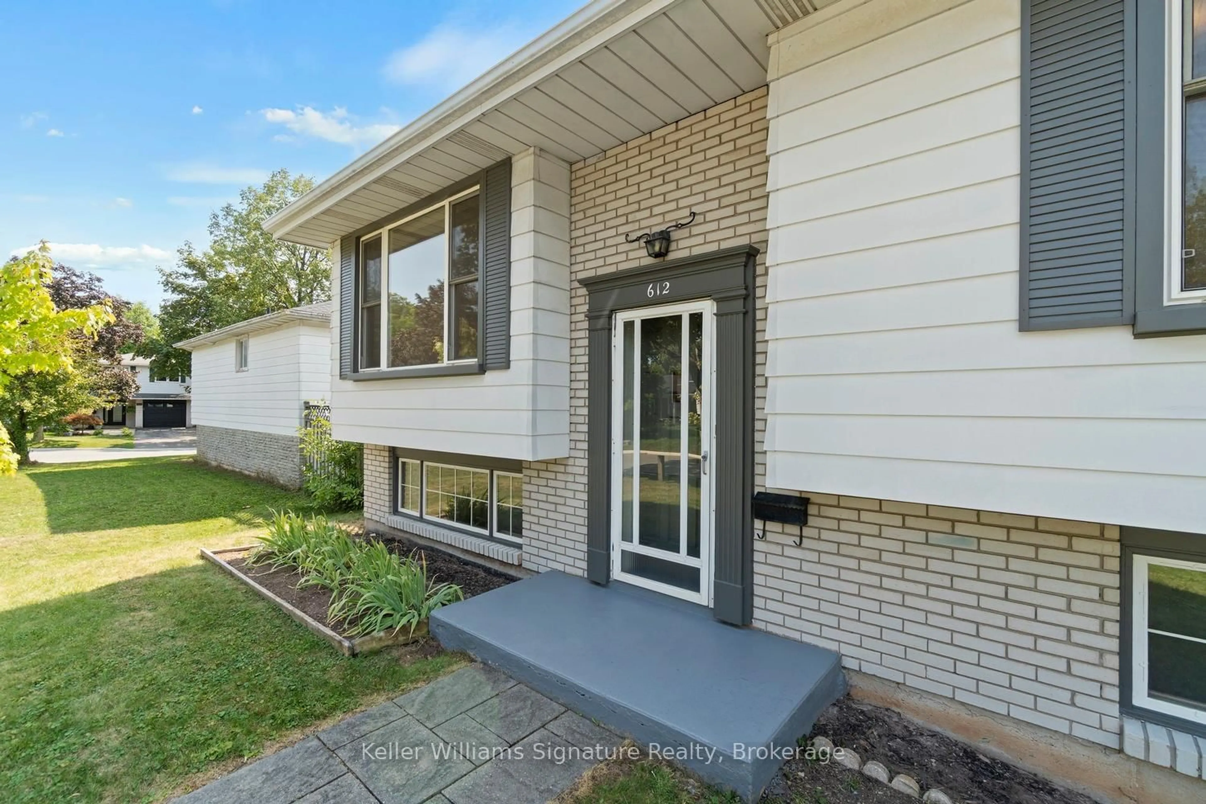 Home with brick exterior material, street for 612 Jennifer Cres, Burlington Ontario L7N 3B1