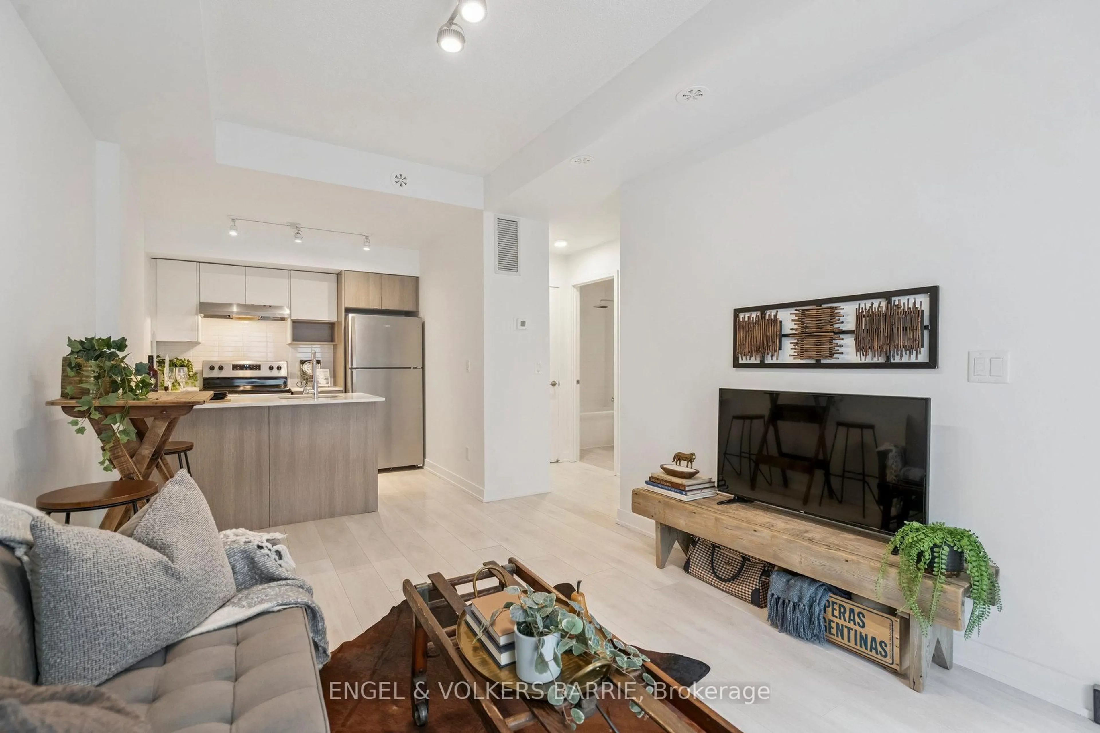 Living room with furniture, unknown for 1137 Cooke Blvd #214, Burlington Ontario L7T 0C3