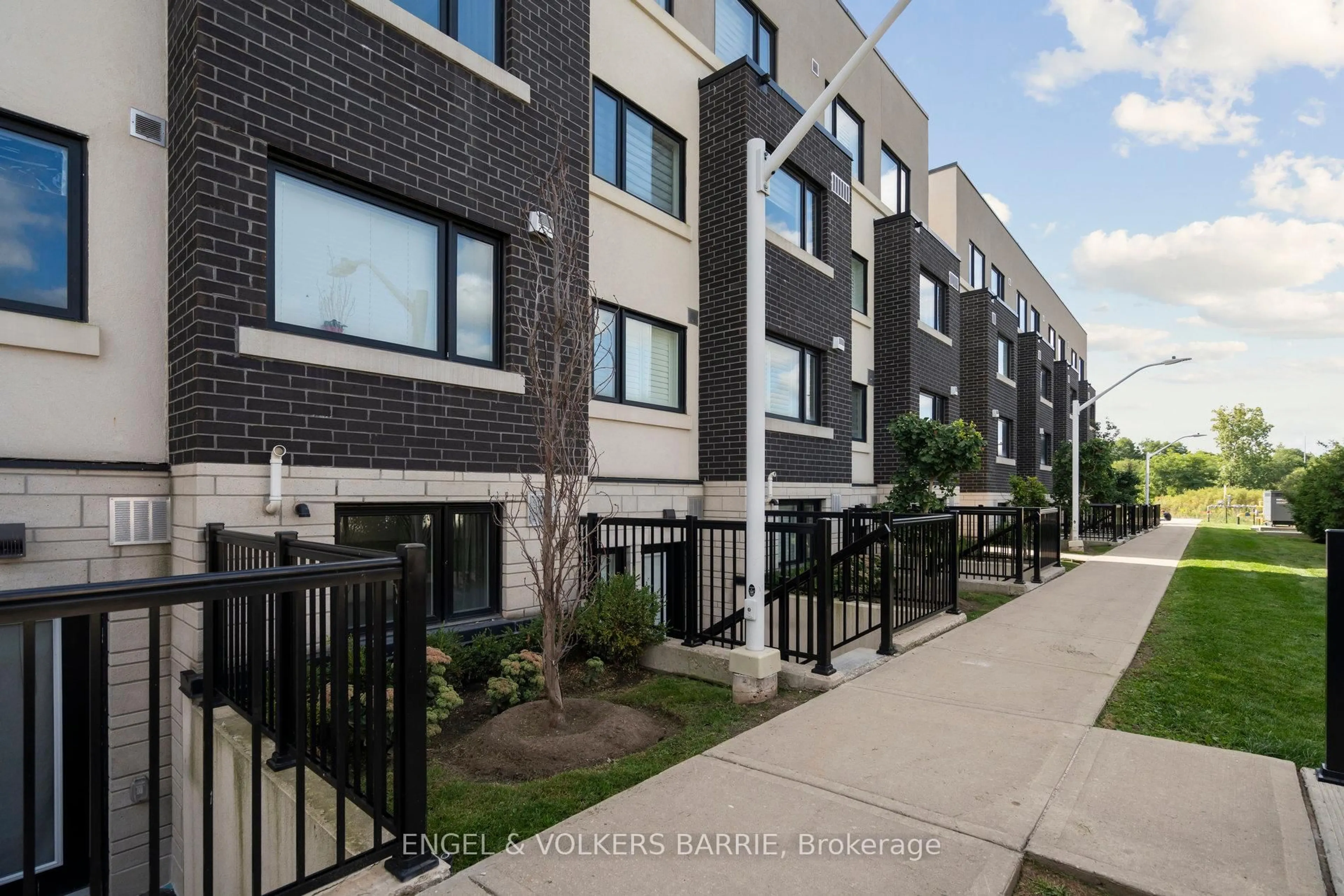 Patio, street for 1137 Cooke Blvd #214, Burlington Ontario L7T 0C3