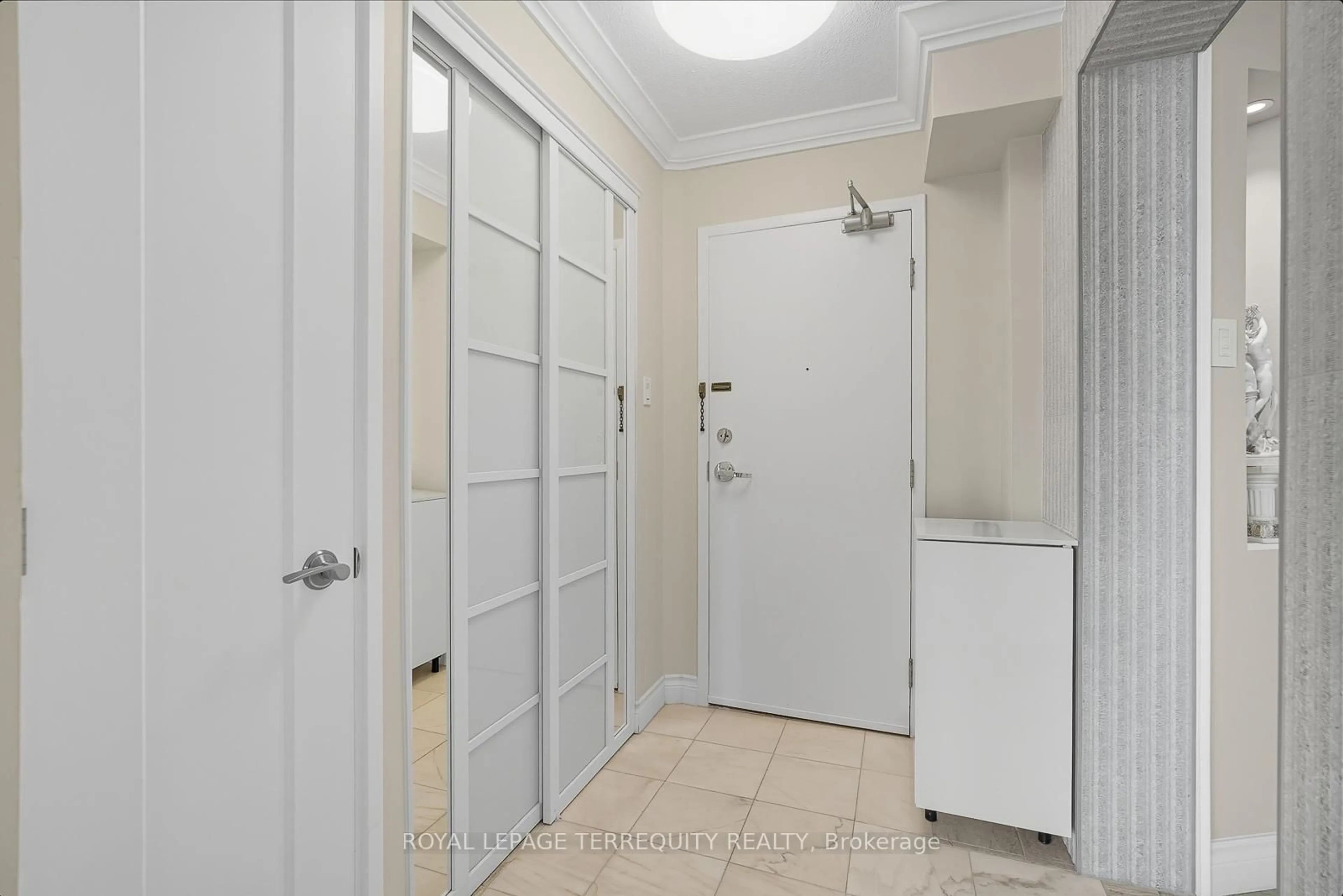 Indoor entryway for 288 Mill Rd #F21, Toronto Ontario M9C 4X7