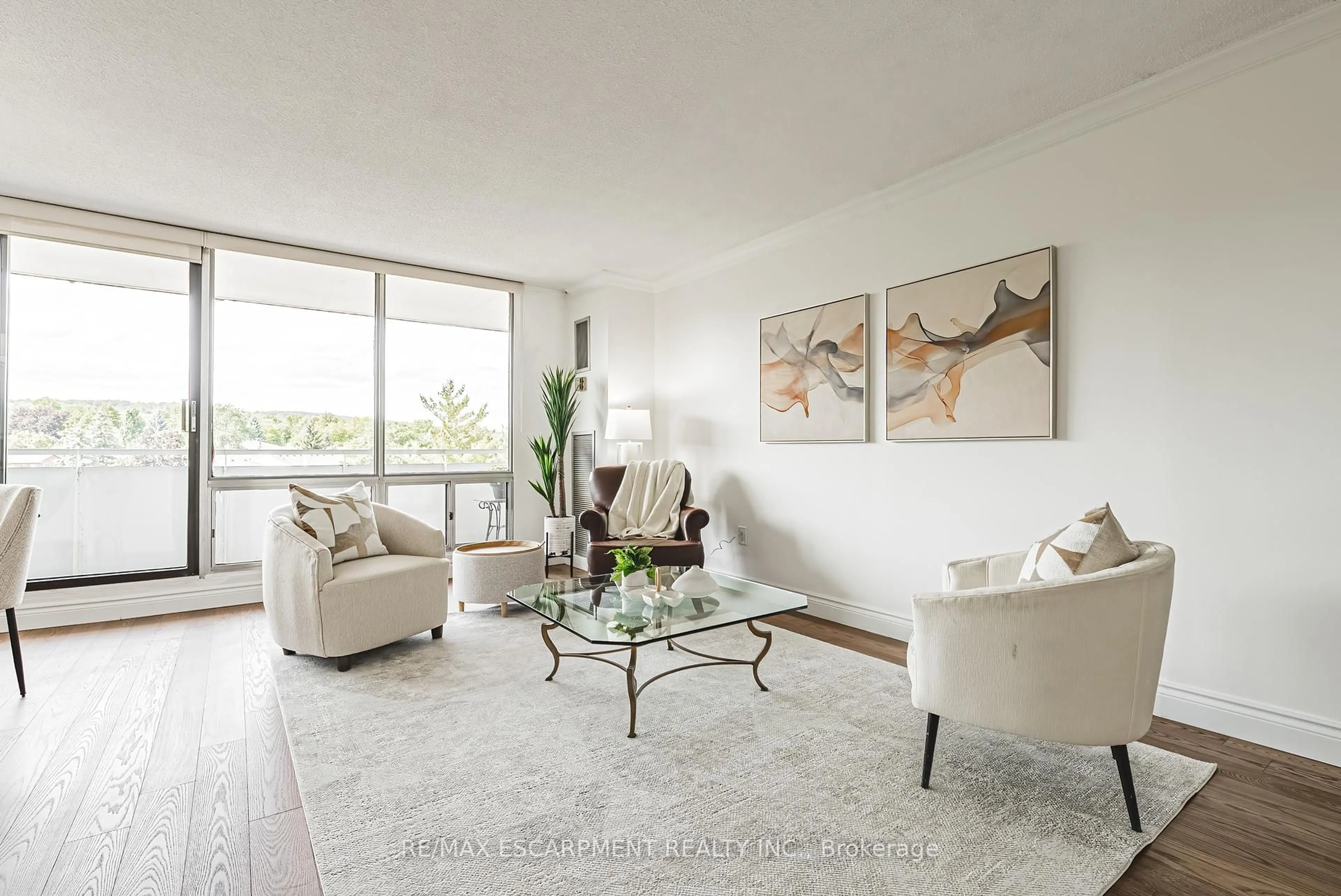 Living room with furniture, unknown for 2055 UPPER MIDDLE Rd #509, Burlington Ontario L7P 3P4