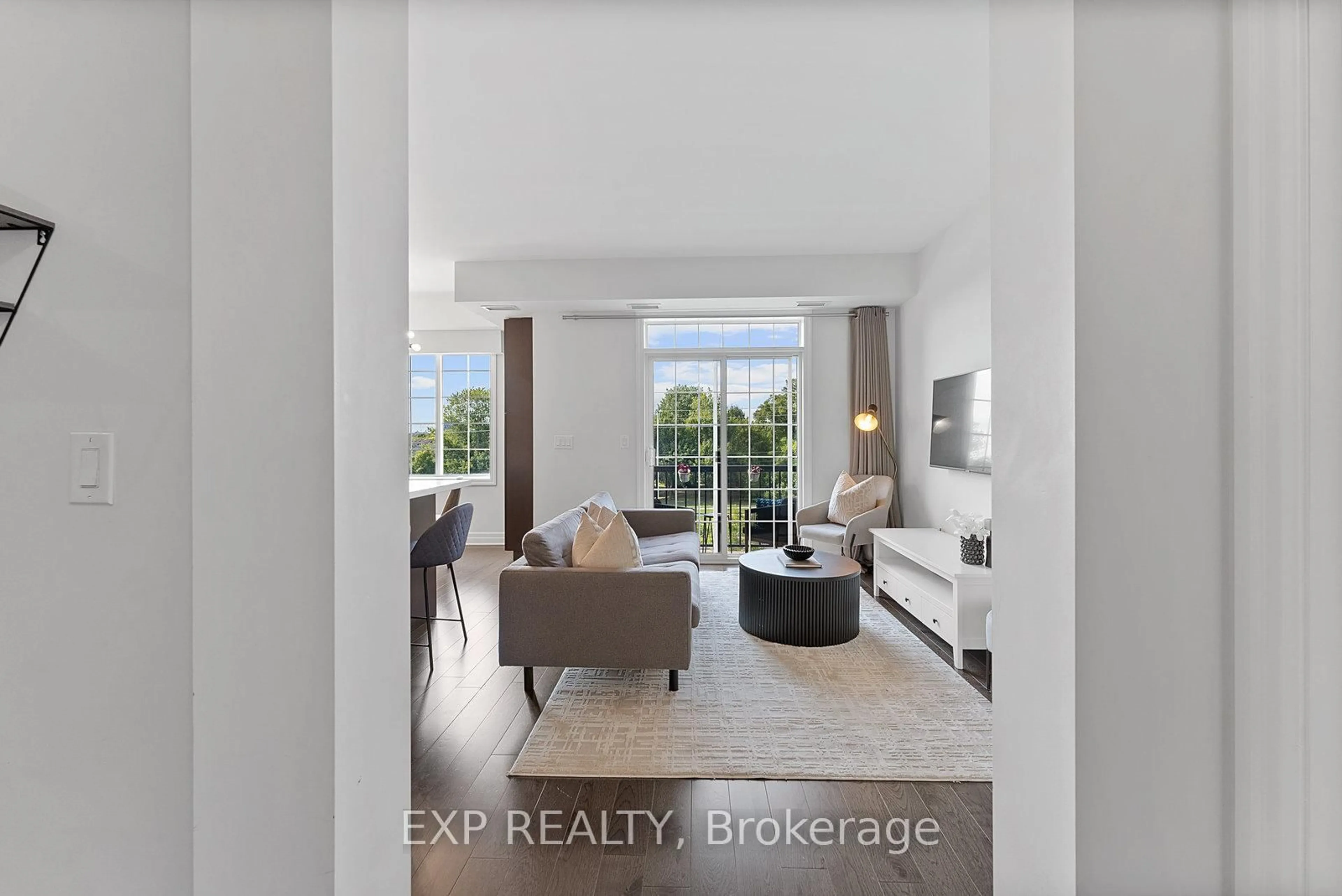 Indoor entryway for 2300 Upper Middle Rd #325, Oakville Ontario L6M 0T4