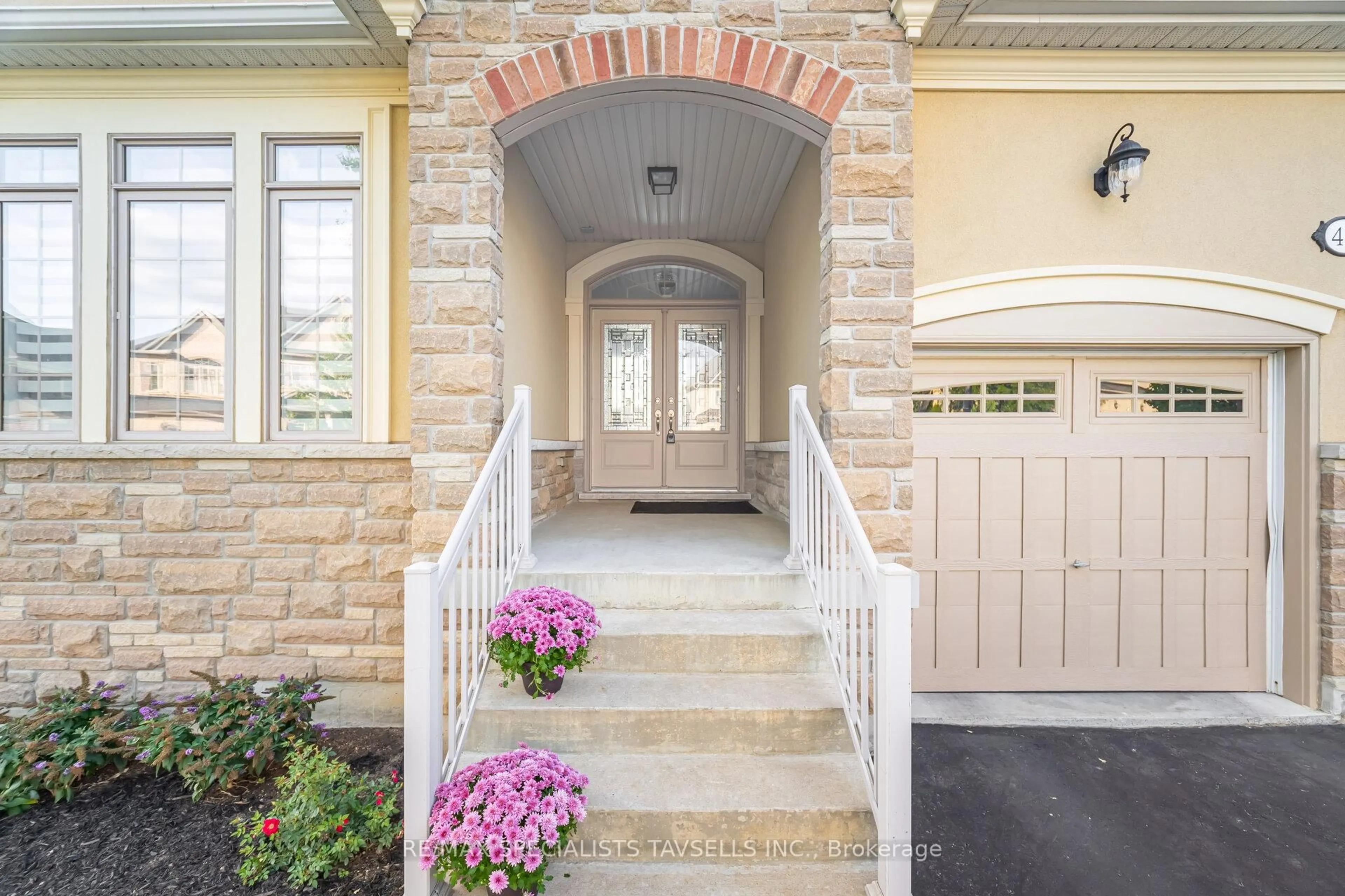 Indoor entryway for 44 Gentle Fox Dr, Caledon Ontario L7C 3S5