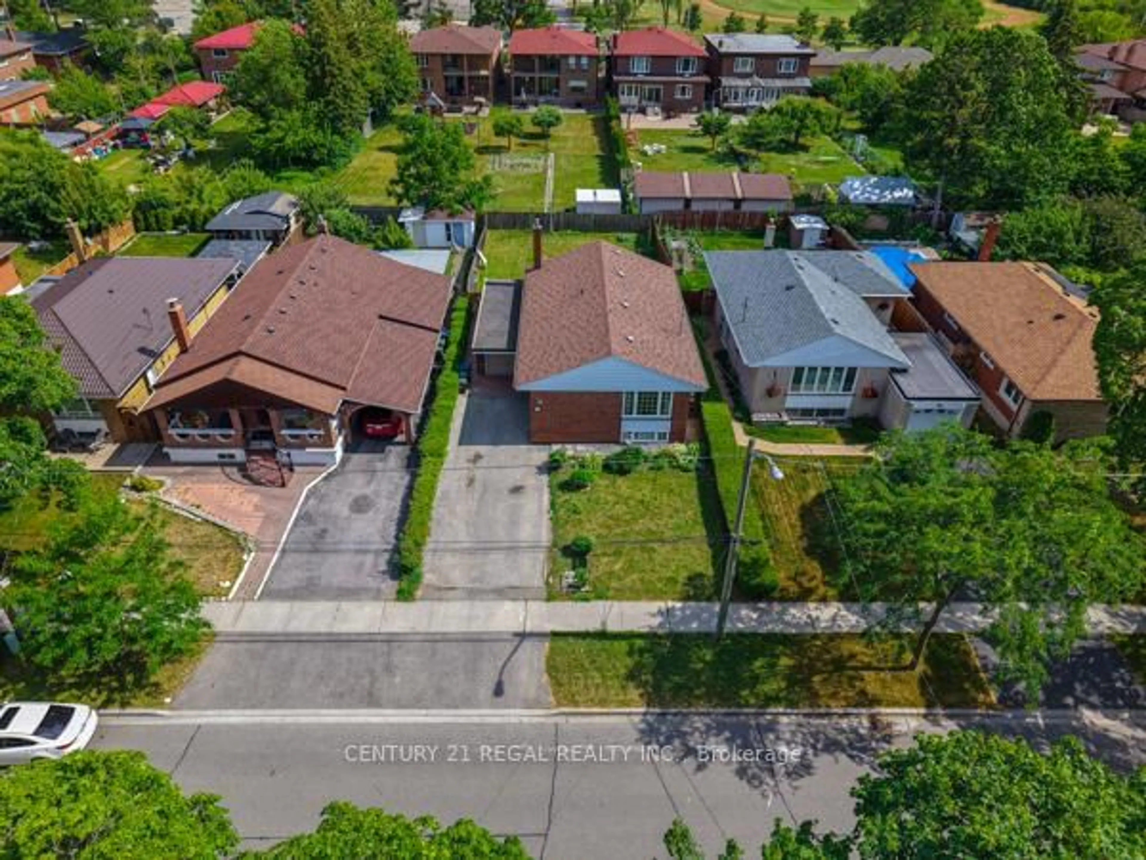 A pic from outside/outdoor area/front of a property/back of a property/a pic from drone, street for 97 Westhampton Dr, Toronto Ontario M9R 1Y1