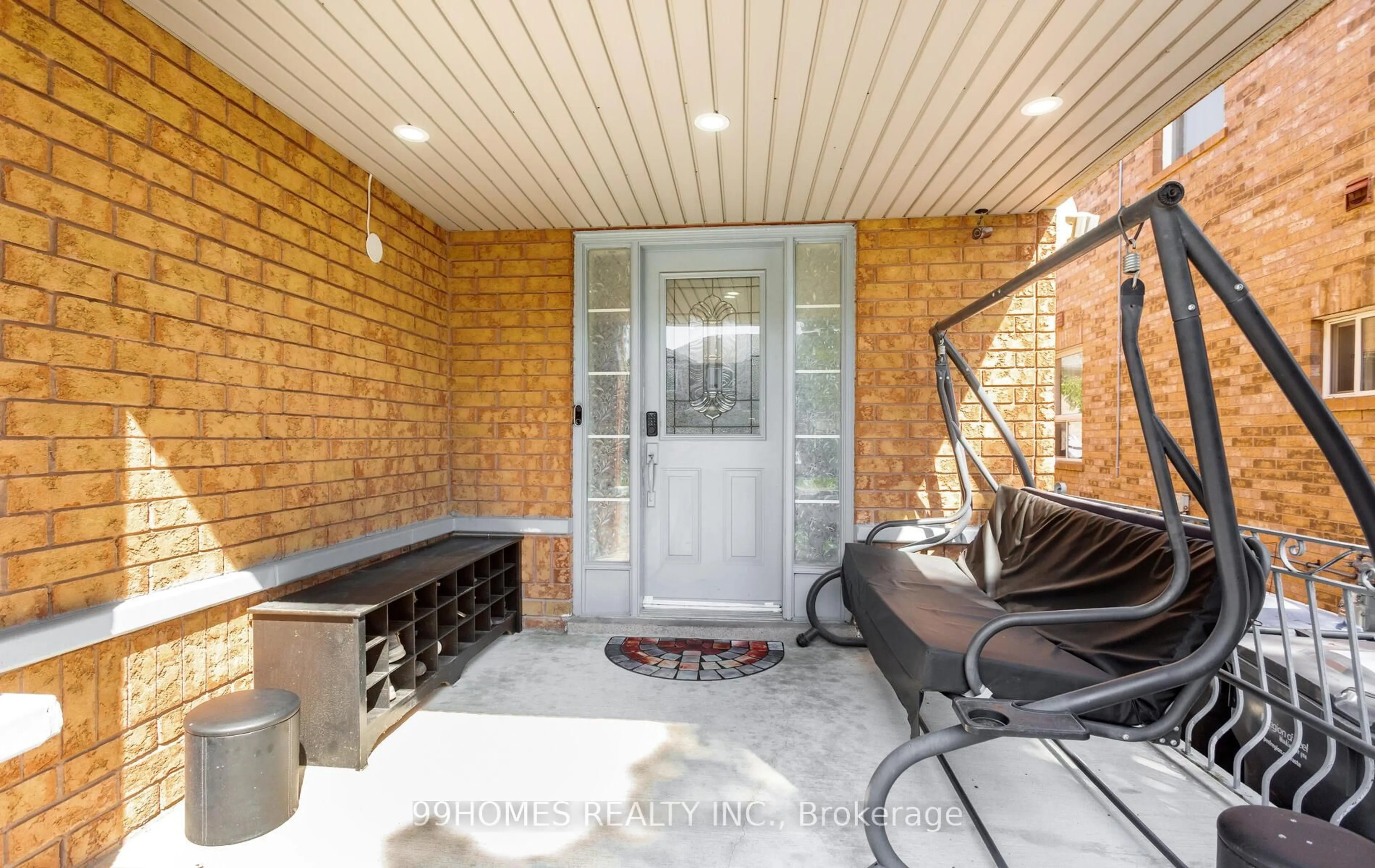 Indoor entryway for 5 Farthingale Cres, Brampton Ontario L7A 1R3