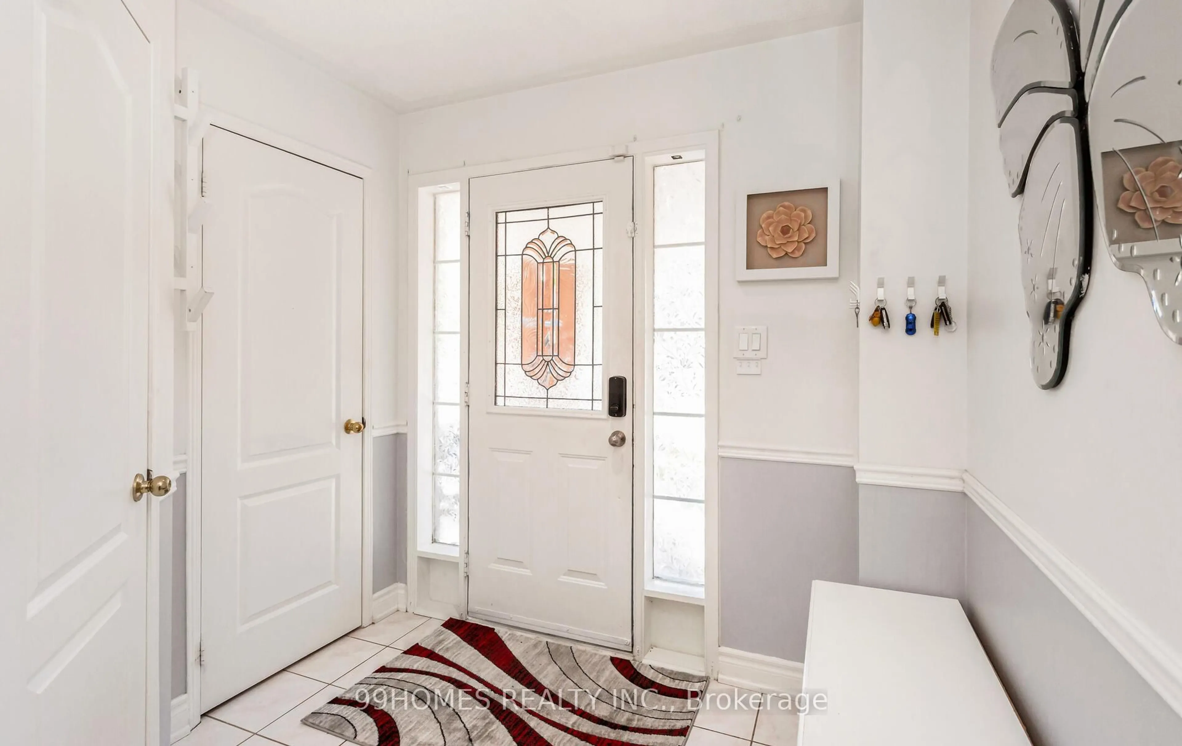 Indoor entryway for 5 Farthingale Cres, Brampton Ontario L7A 1R3