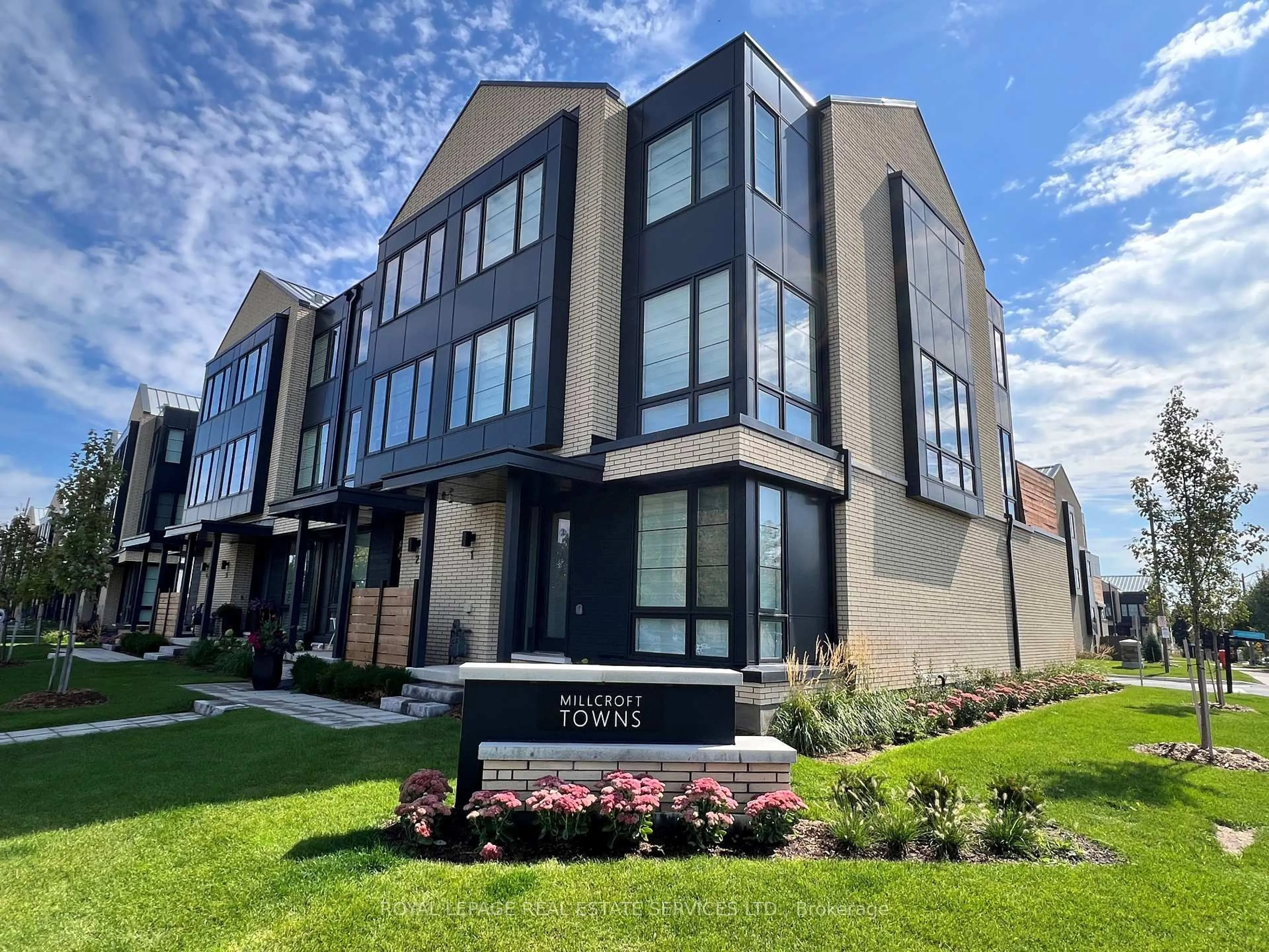 Home with brick exterior material, unknown for 2273 Turnberry Rd #1, Burlington Ontario L7M 2B2