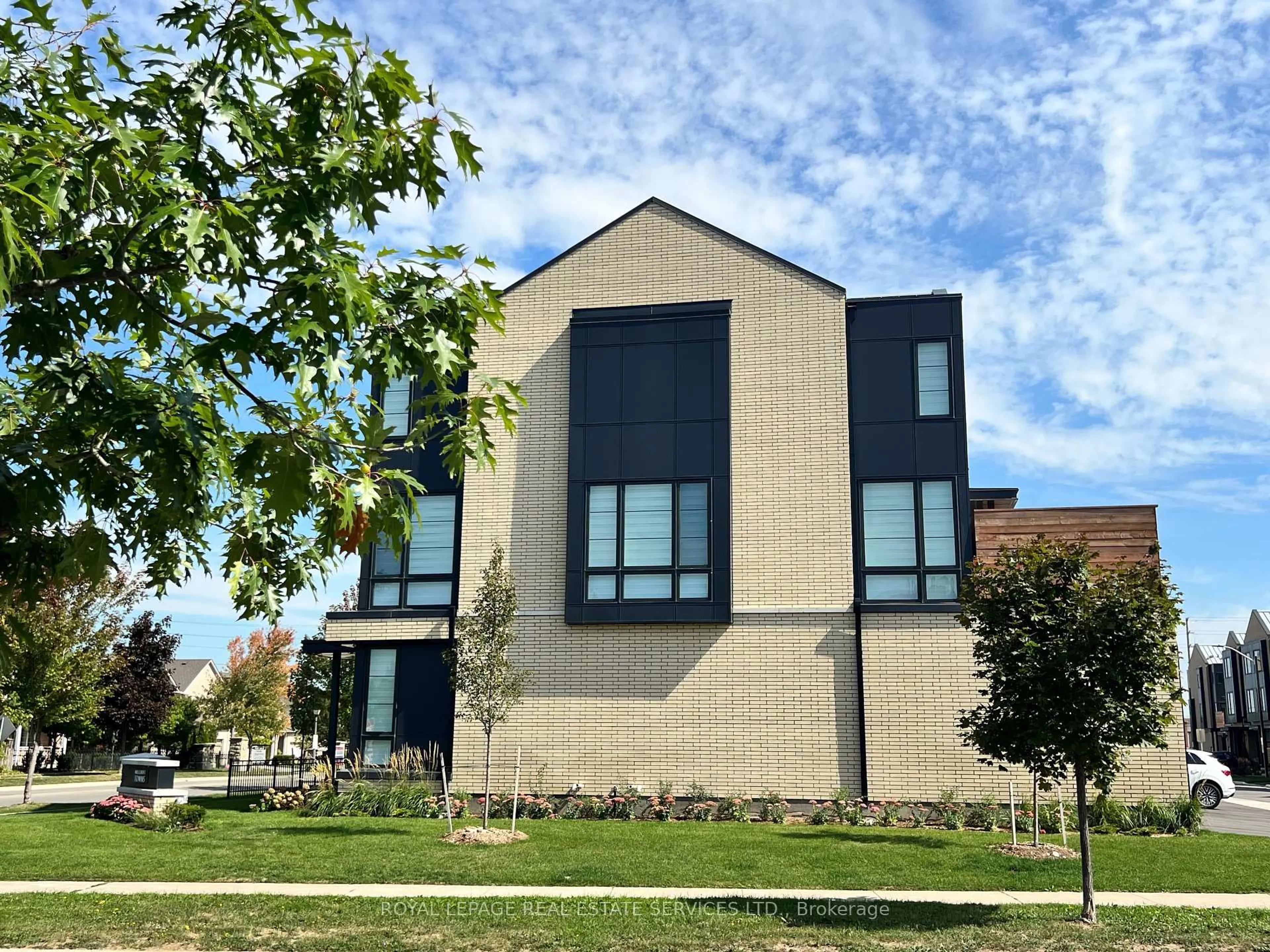 Home with brick exterior material, building for 2273 Turnberry Rd #1, Burlington Ontario L7M 2B2