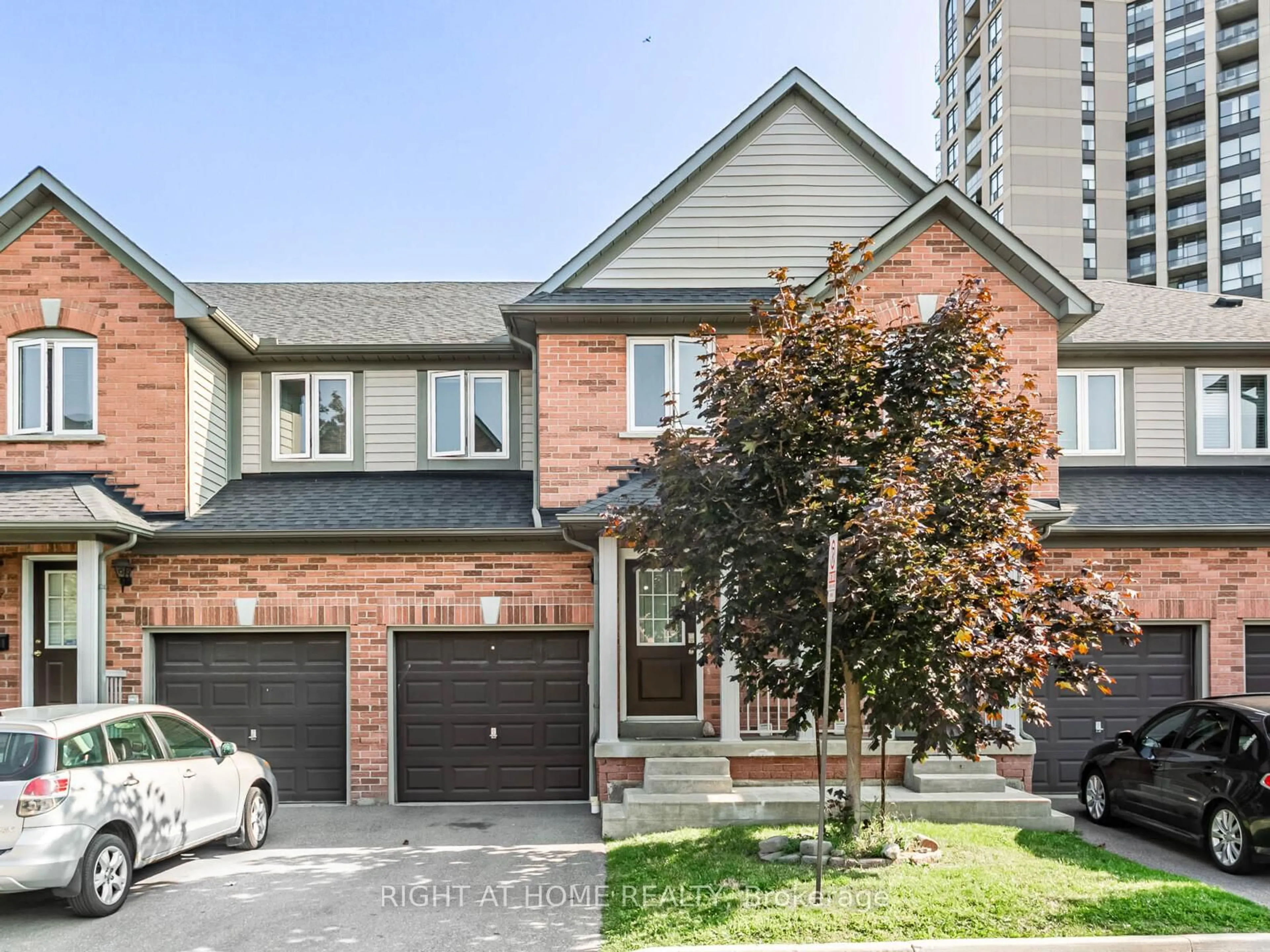 Home with brick exterior material, street for 190 FORUM Dr #76, Mississauga Ontario L4Z 3Y2
