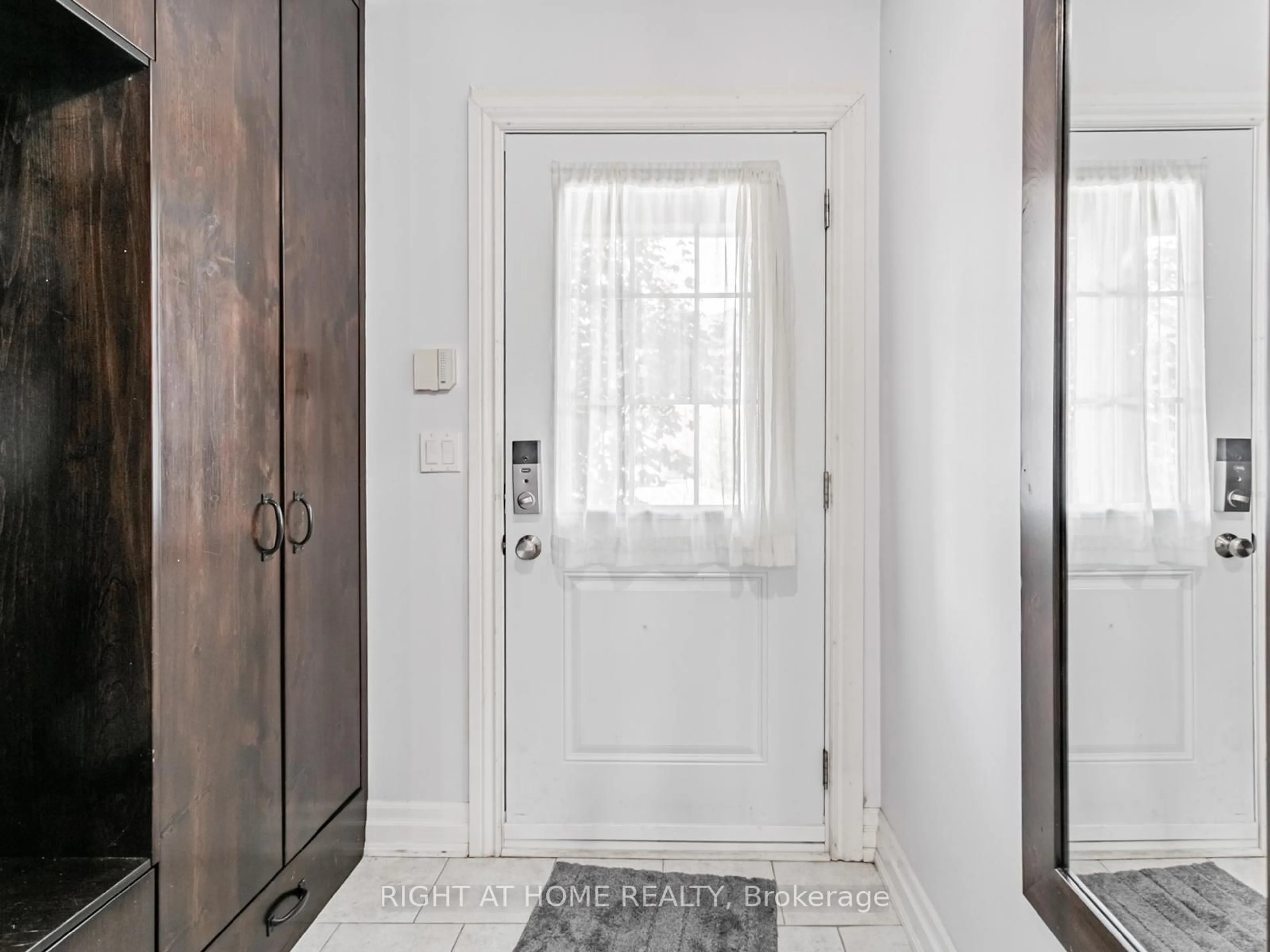 Indoor entryway for 190 FORUM Dr #76, Mississauga Ontario L4Z 3Y2