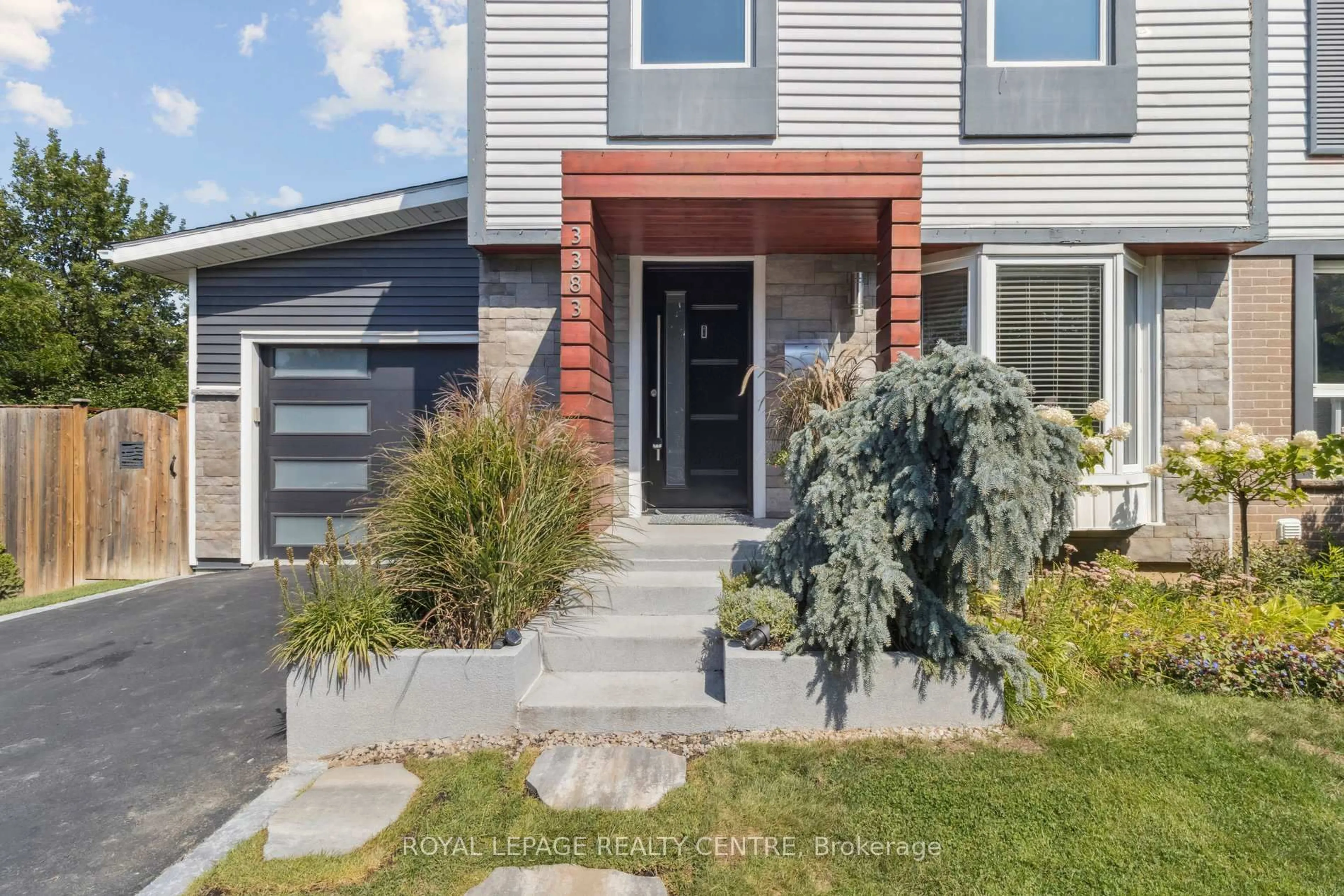Home with brick exterior material, street for 3383 Tallmast Cres, Mississauga Ontario L5L 1H4