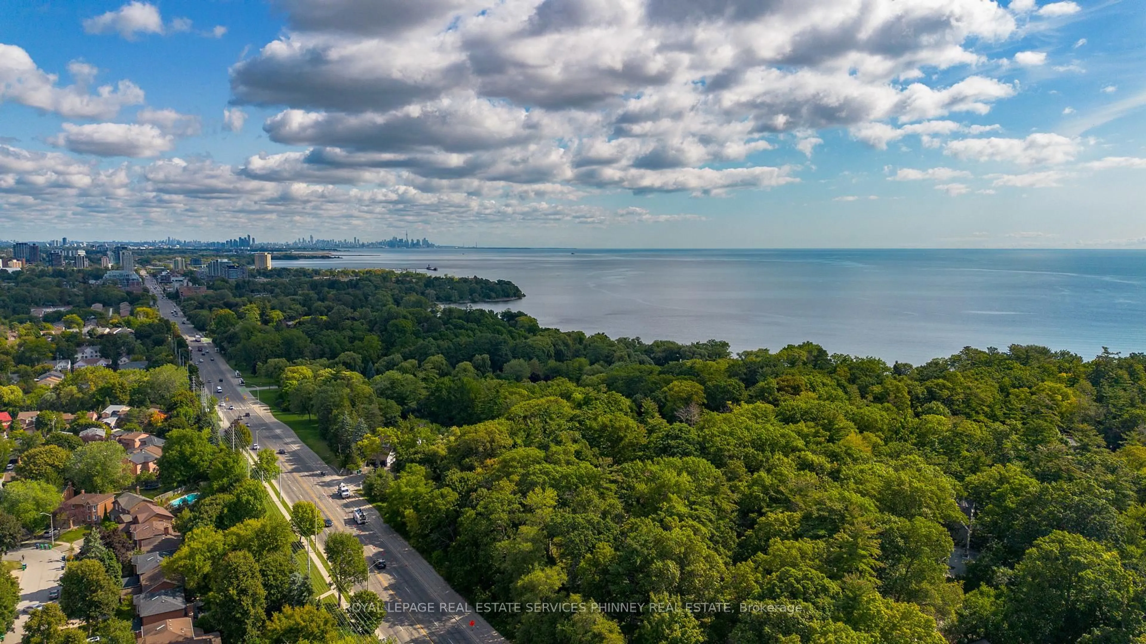 A pic from outside/outdoor area/front of a property/back of a property/a pic from drone, water/lake/river/ocean view for 1005 Queen St, Mississauga Ontario L5H 4E1