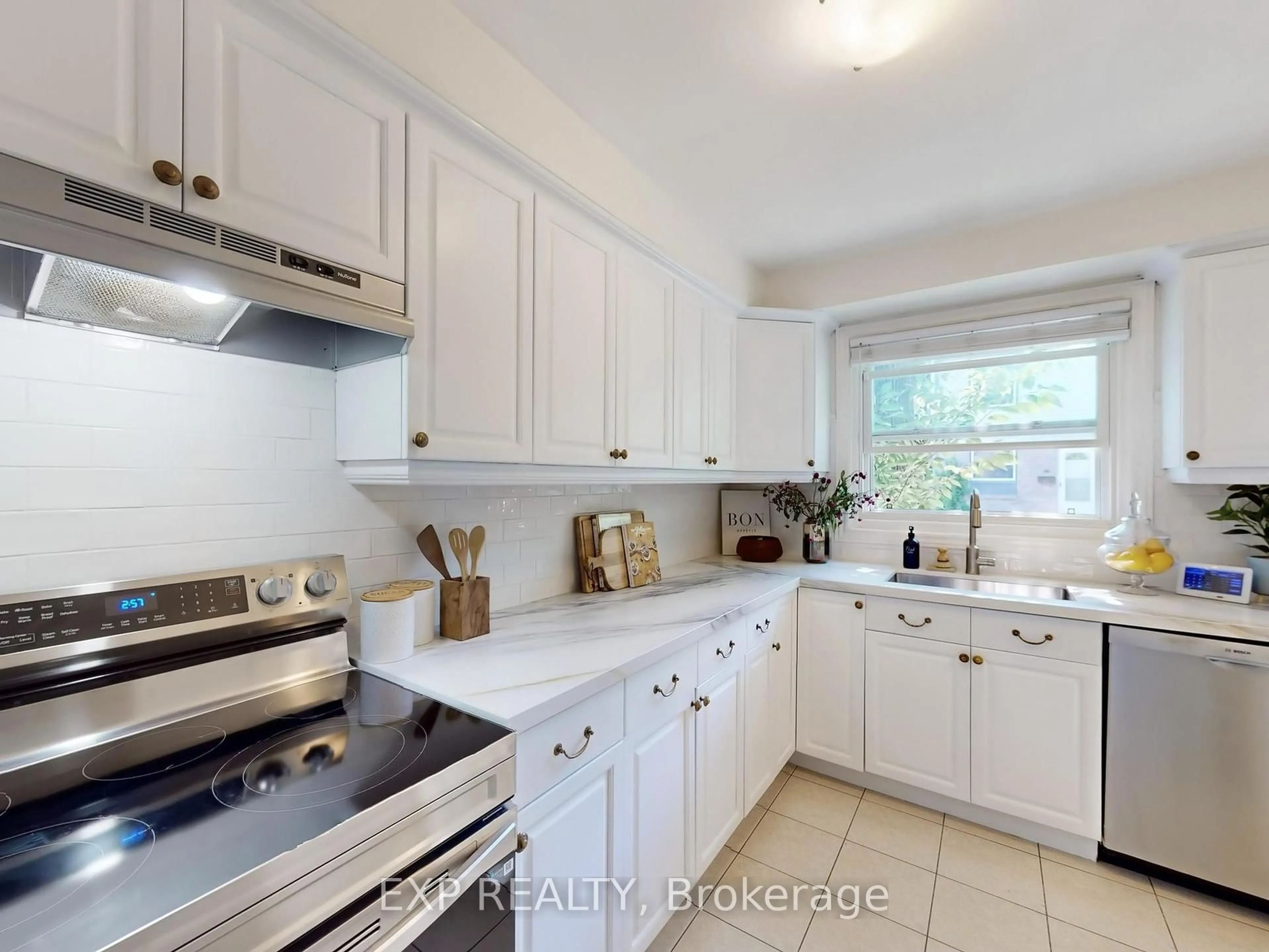 Standard kitchen, ceramic/tile floor for 6699 Falconer Dr #28, Mississauga Ontario L5N 2E3