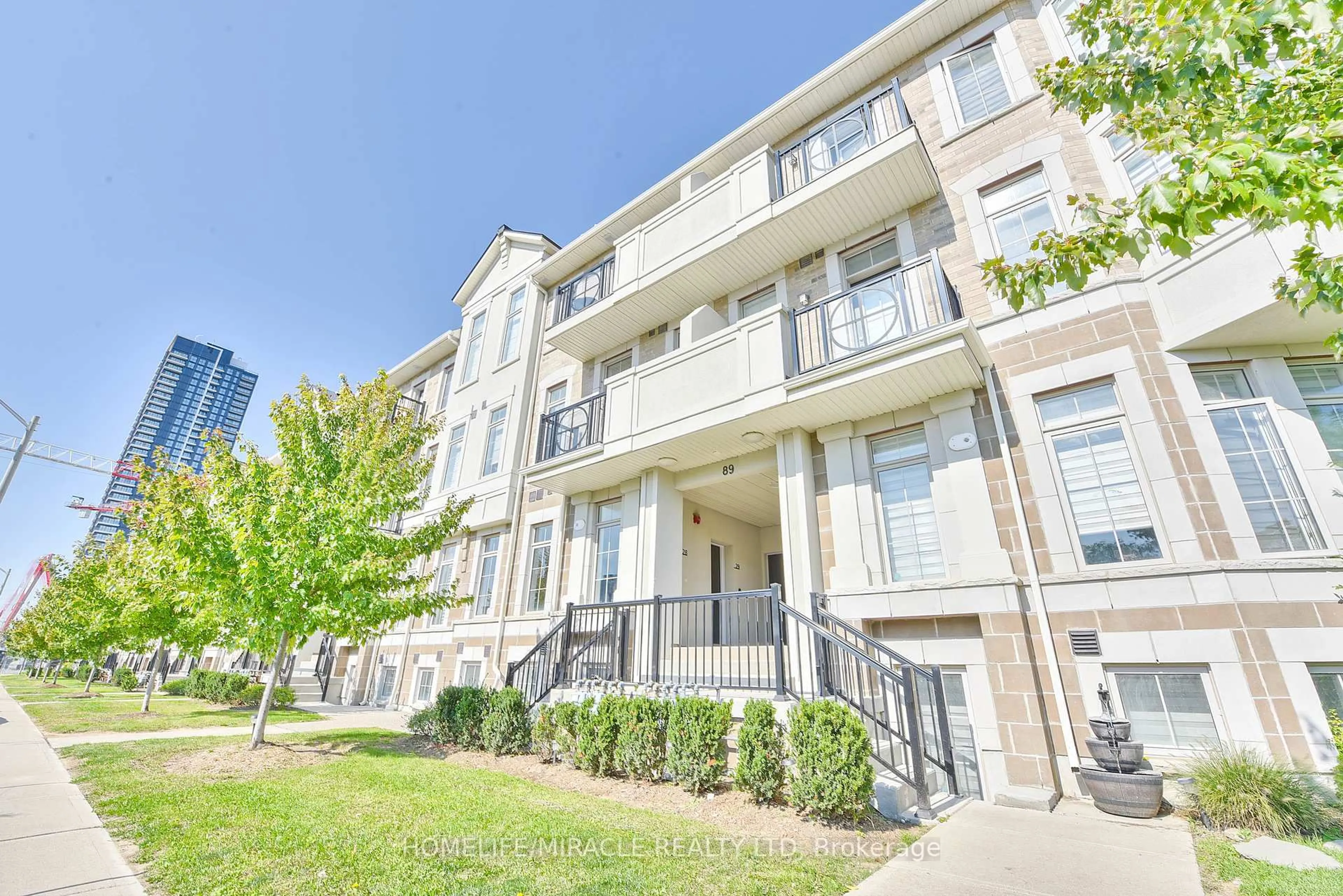 Patio, building for 89 Armdale Rd #28, Mississauga Ontario L4Z 1B1