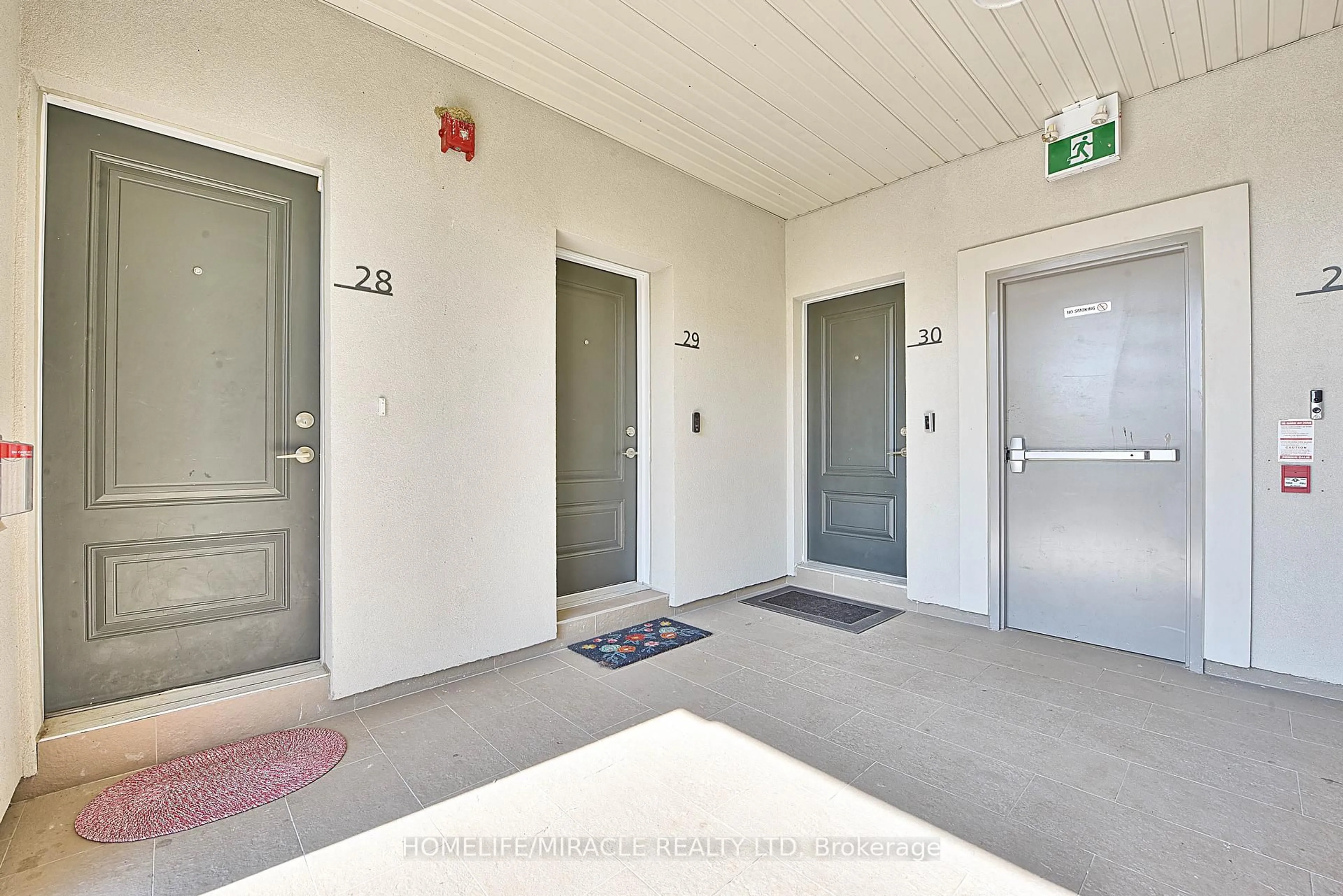 Indoor foyer for 89 Armdale Rd #28, Mississauga Ontario L4Z 1B1