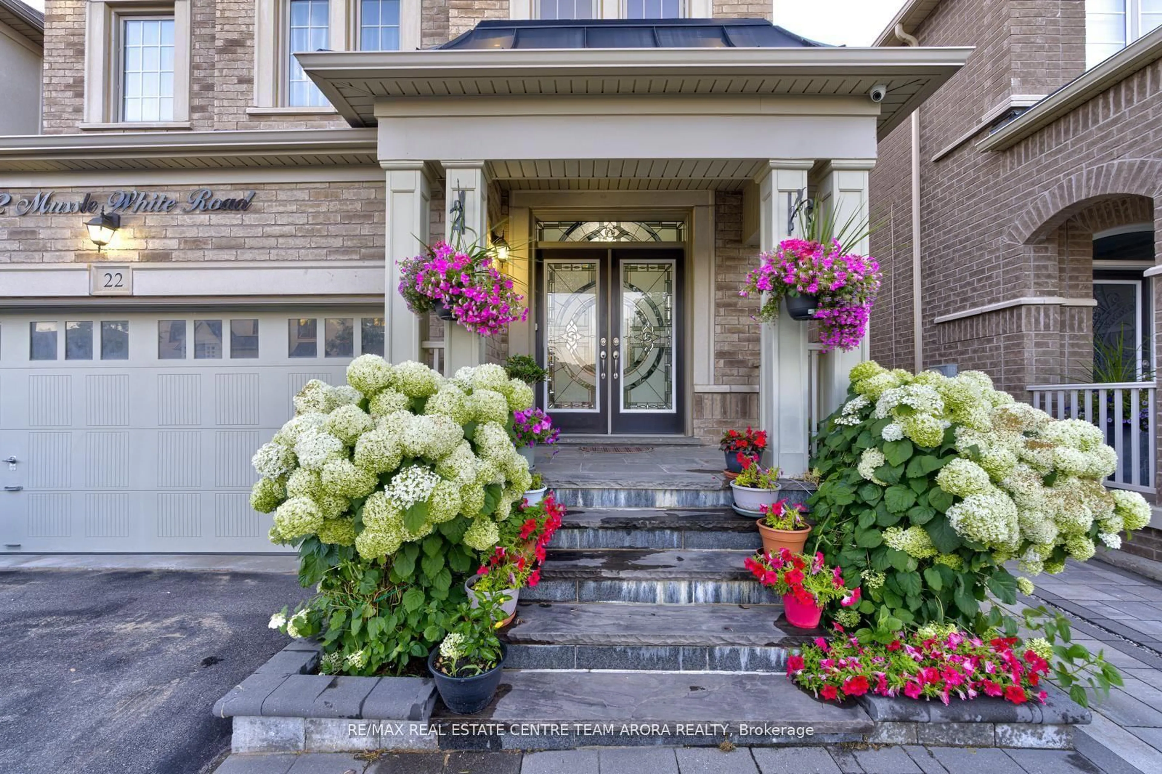 Indoor entryway for 22 Mussle White Rd, Brampton Ontario L6Y 6C3