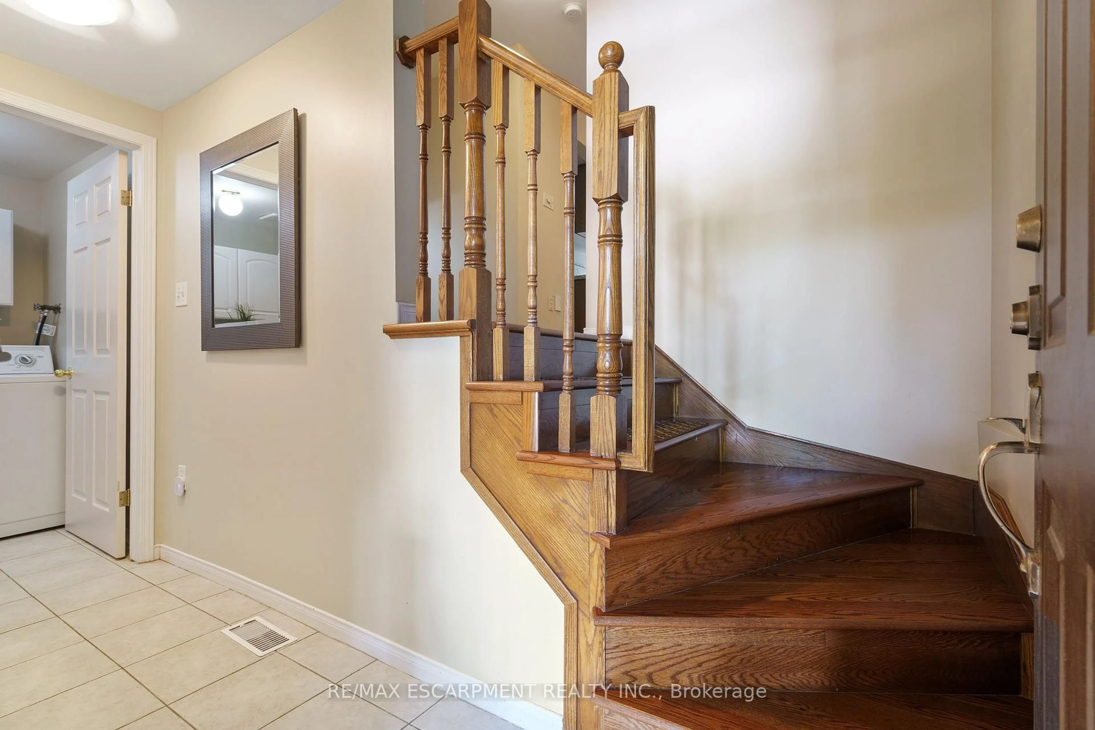 Unknown for 43 Fairwood Pl, Burlington Ontario L7T 1E4