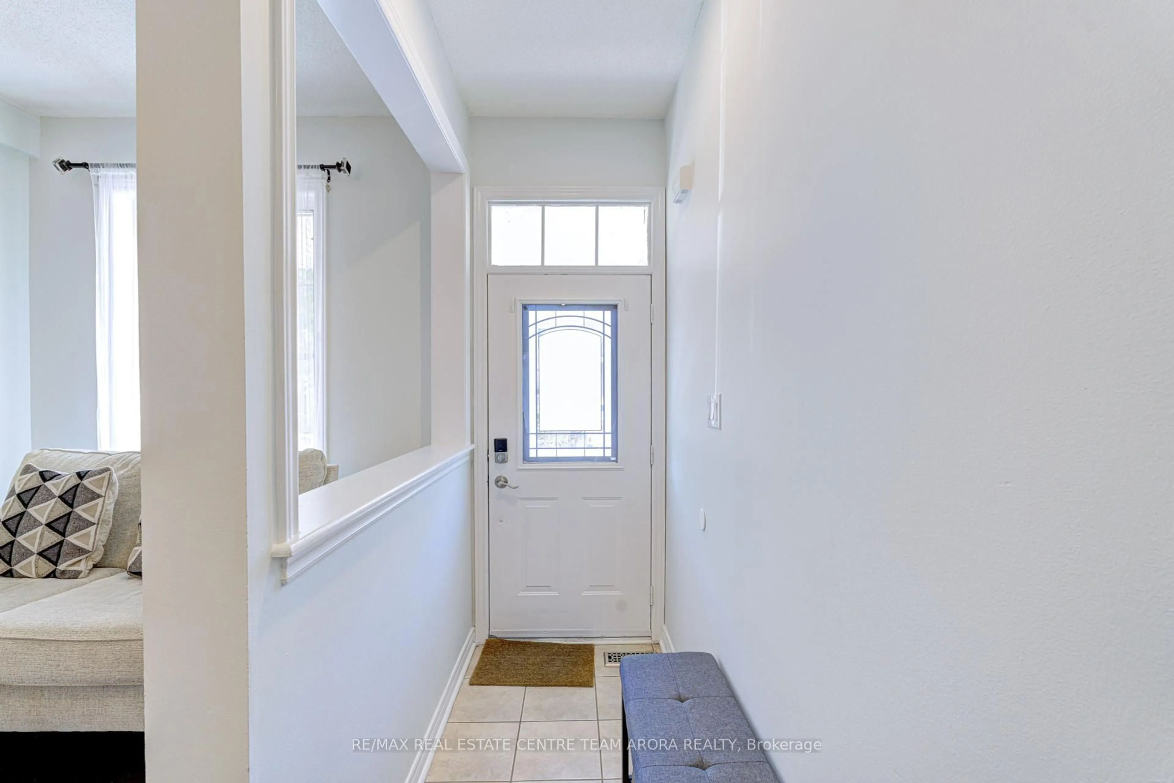 Indoor entryway for 65 Pergola Way, Brampton Ontario L6Y 5N1